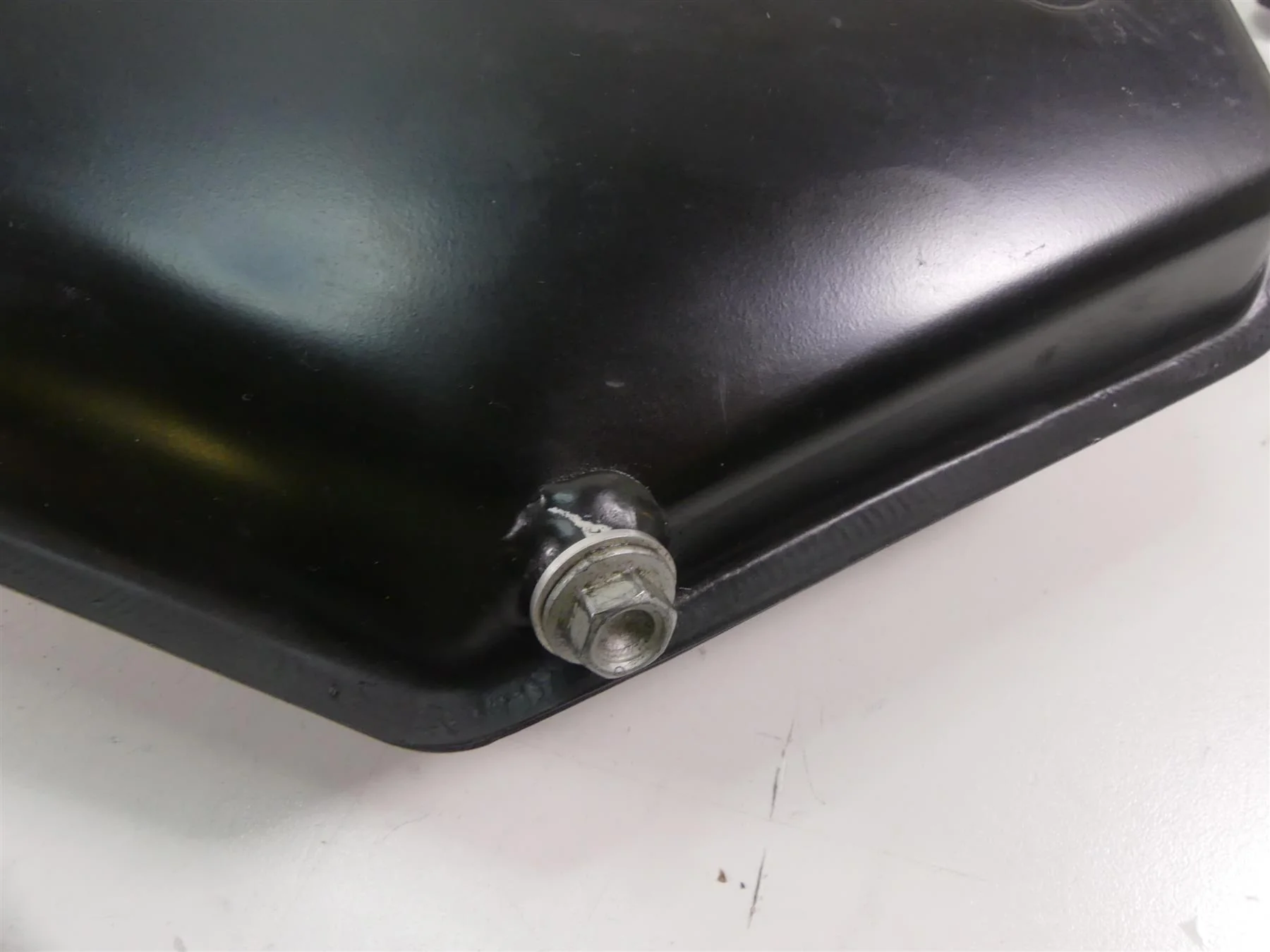 2004 Aprilia RSV1000 R Mille Metal Oil Tank Reservoir AP8158120 - Image 11