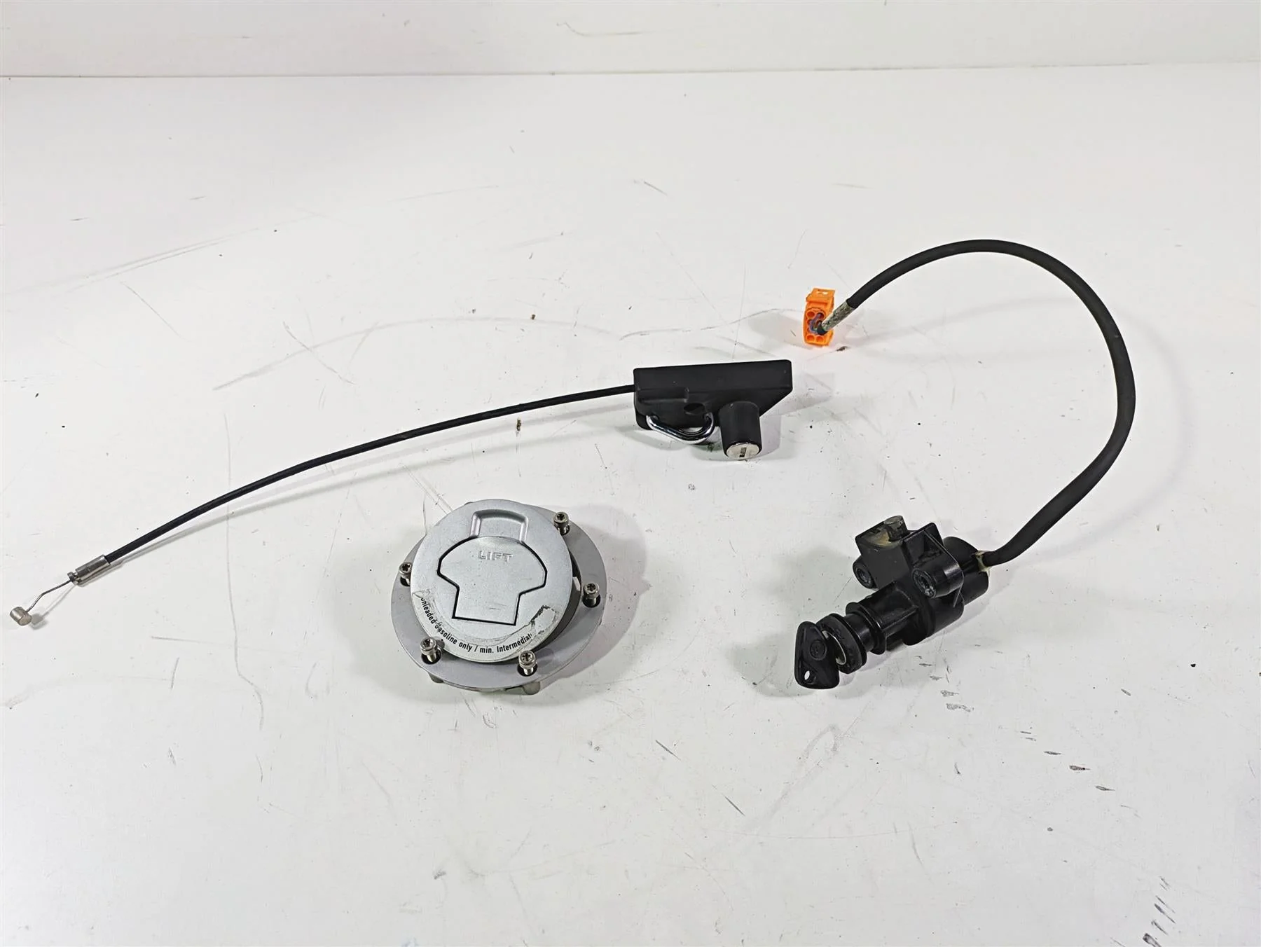 2004 BMW R1150GS R21 Ignition Switch Key Lock Set 51252313183 - Image 2