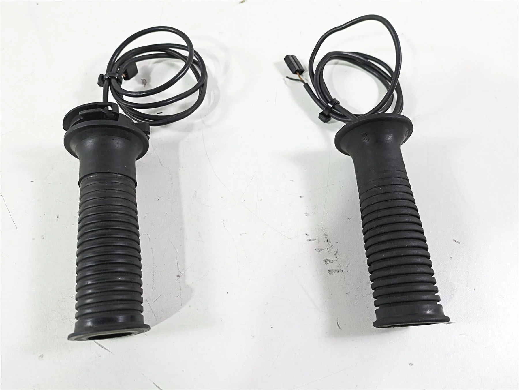 2004 BMW R1150GS R21 L+R Heated Hand Grip Set -READ 61317694813 61317710440