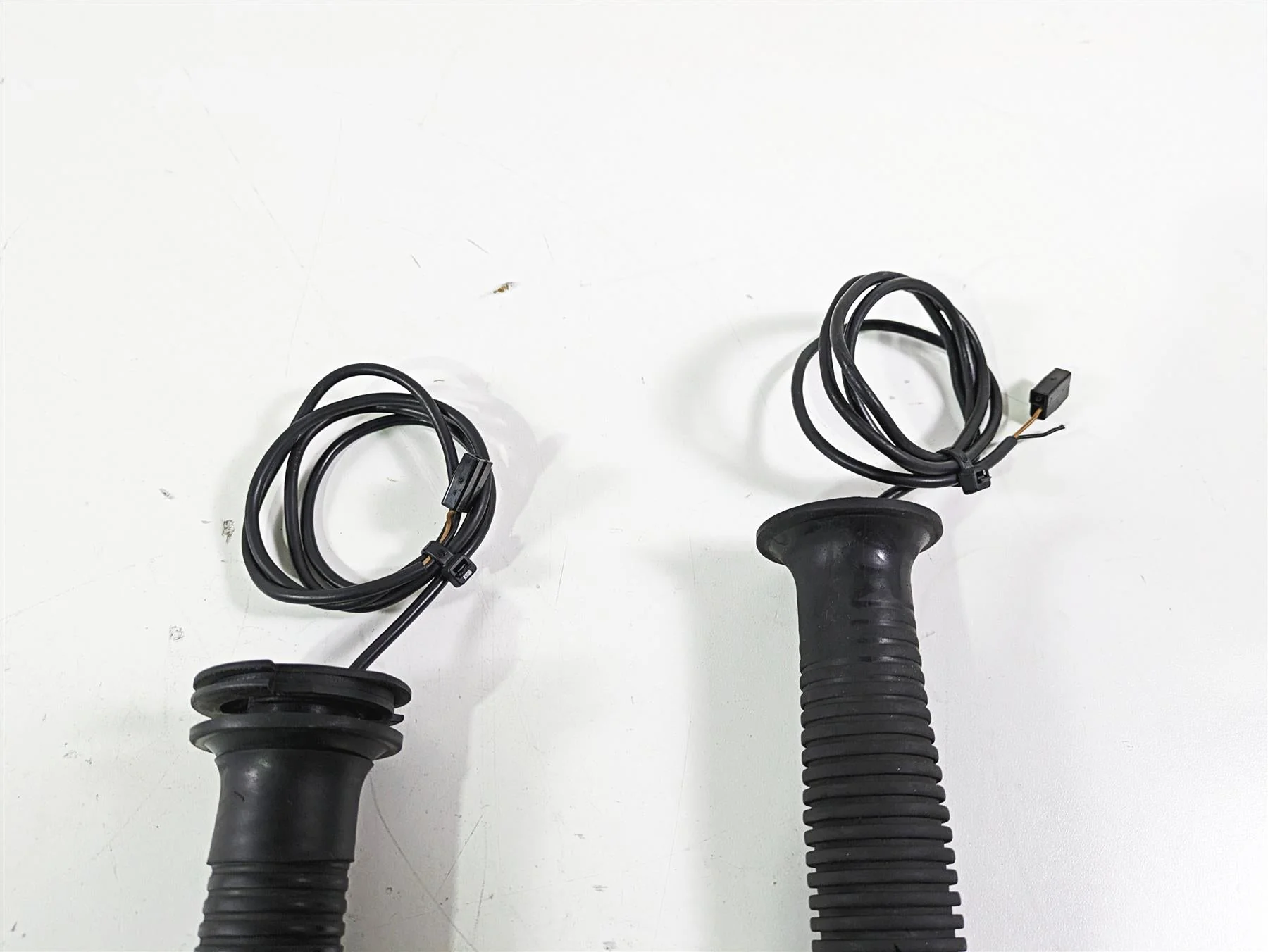 2004 BMW R1150GS R21 L+R Heated Hand Grip Set -READ 61317694813 61317710440 - Image 11