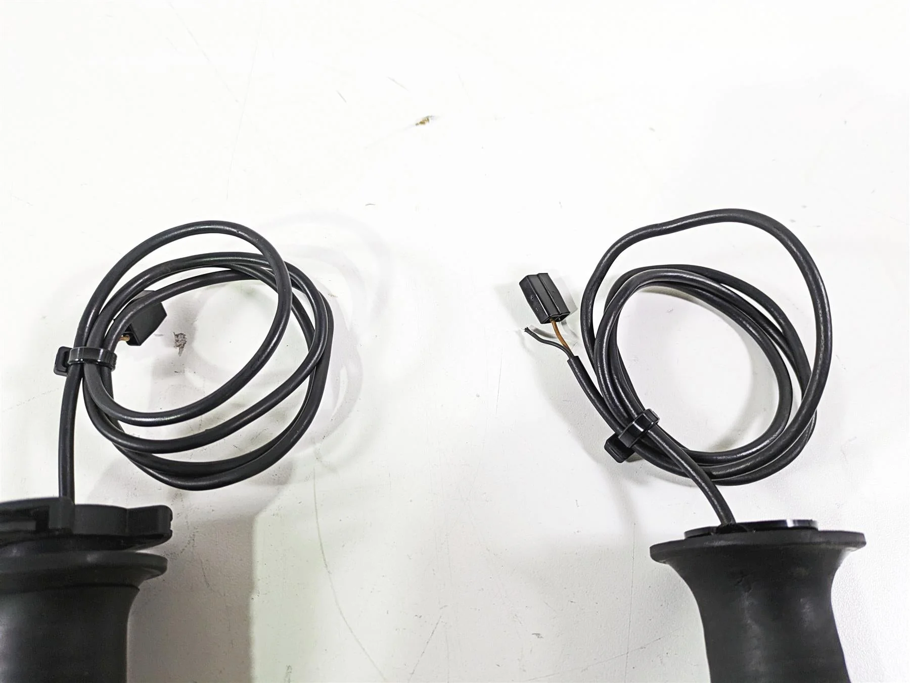 2004 BMW R1150GS R21 L+R Heated Hand Grip Set -READ 61317694813 61317710440 - Image 12
