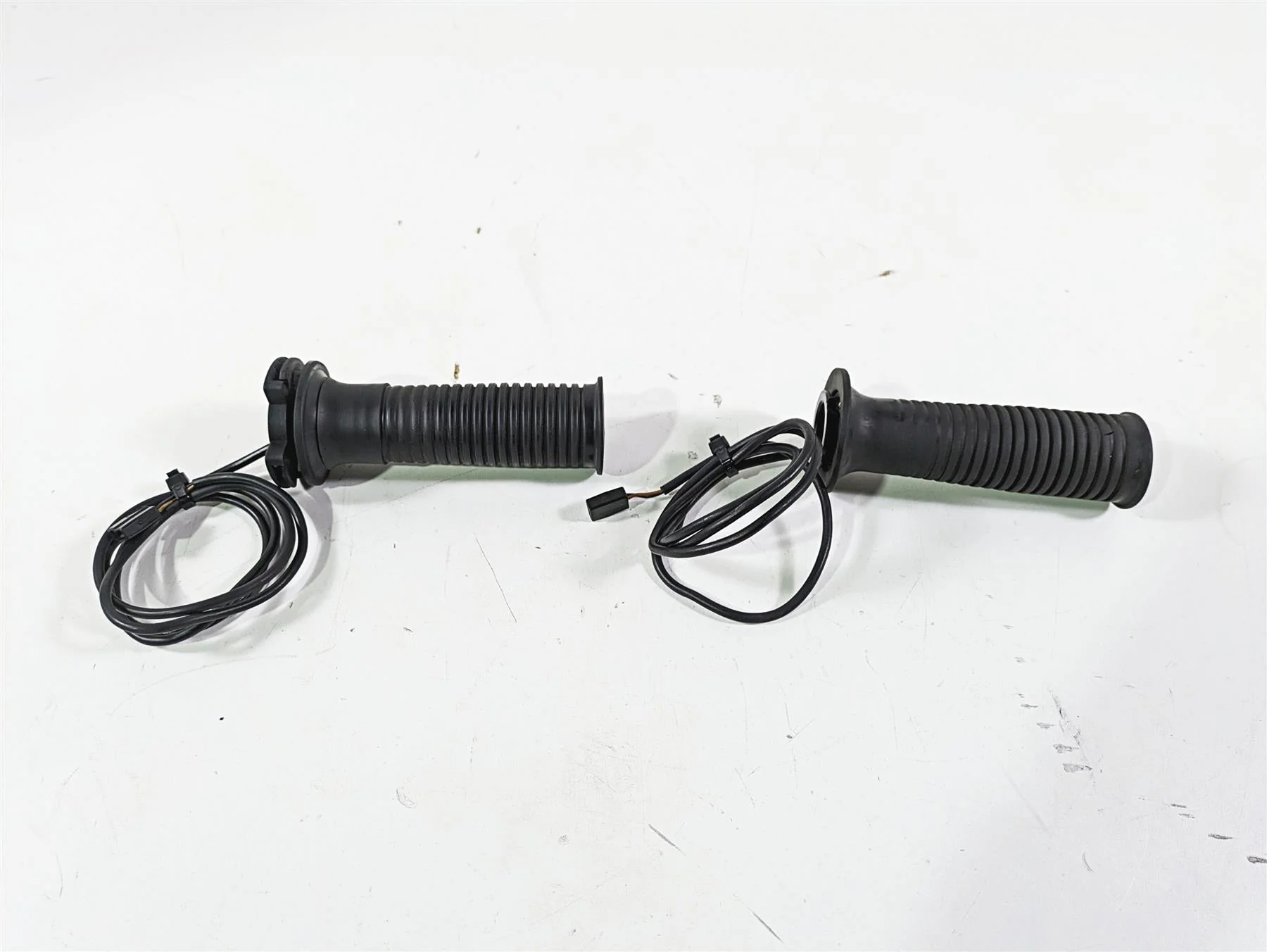 2004 BMW R1150GS R21 L+R Heated Hand Grip Set -READ 61317694813 61317710440 - Image 2