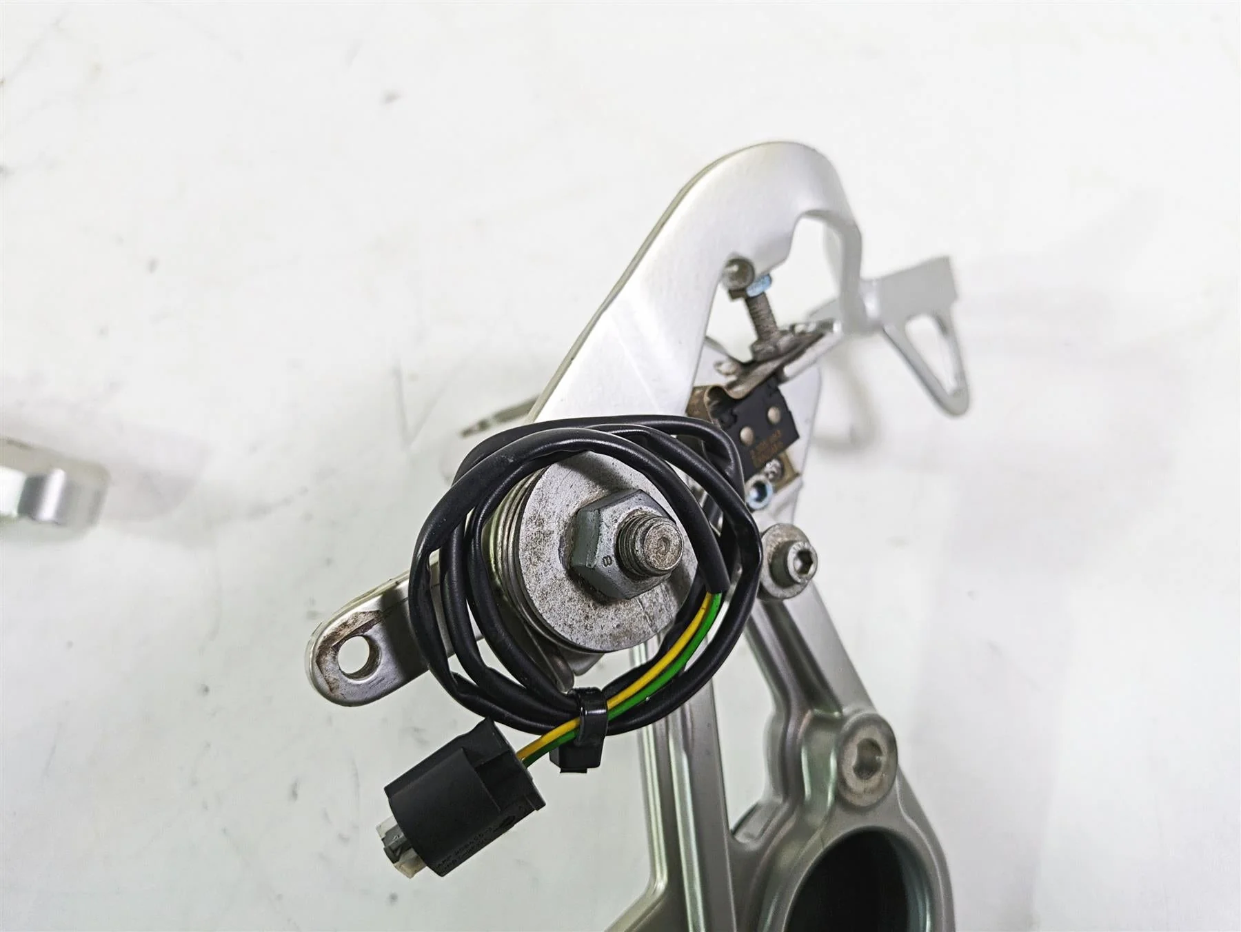 2004 BMW R1150GS R21 Left Right Front Footpeg & Brake Pedal Set 46712335597 - Image 12