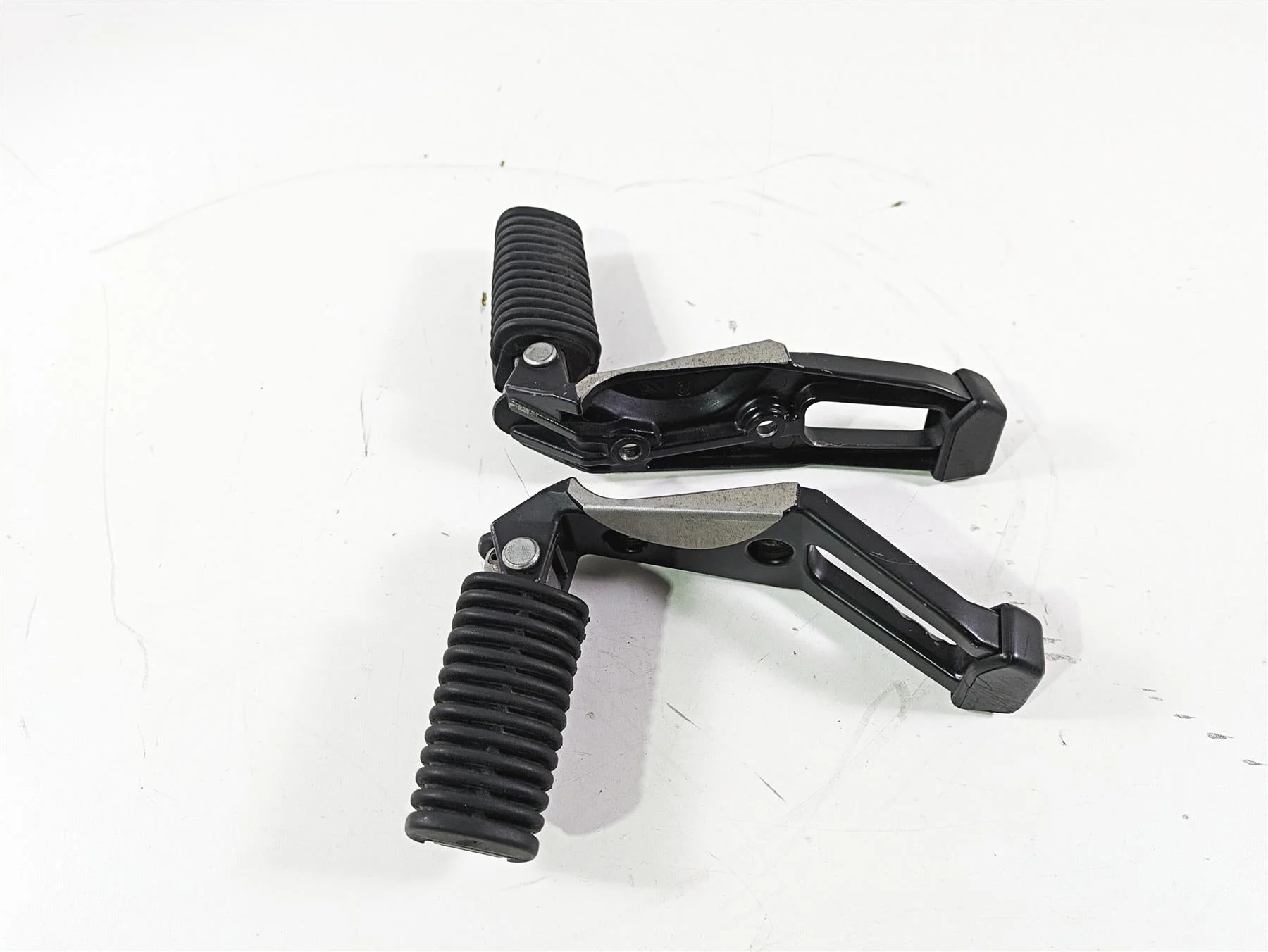 2004 BMW R1150GS R21 Passenger Footpeg Foot Peg Set 46712314761 46712314762 - Image 2