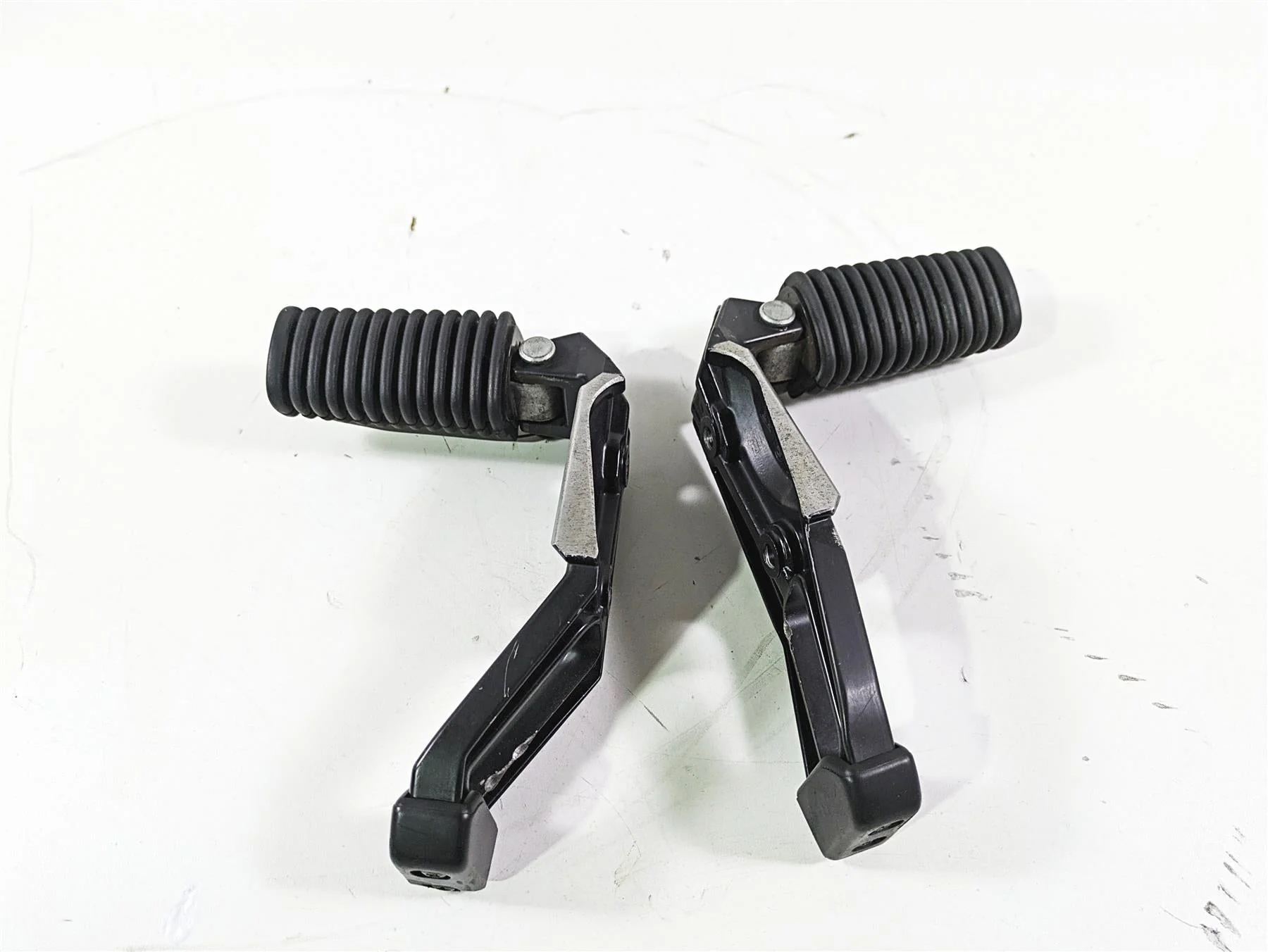 2004 BMW R1150GS R21 Passenger Footpeg Foot Peg Set 46712314761 46712314762 - Image 3