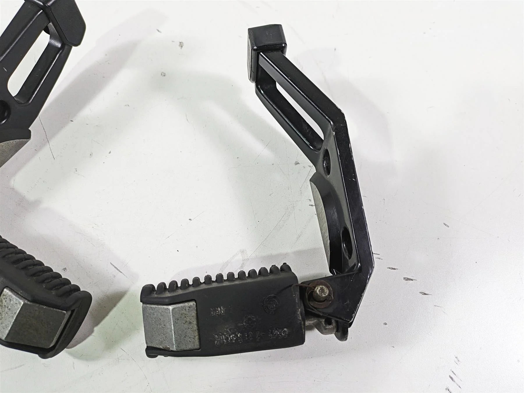 2004 BMW R1150GS R21 Passenger Footpeg Foot Peg Set 46712314761 46712314762 - Image 8