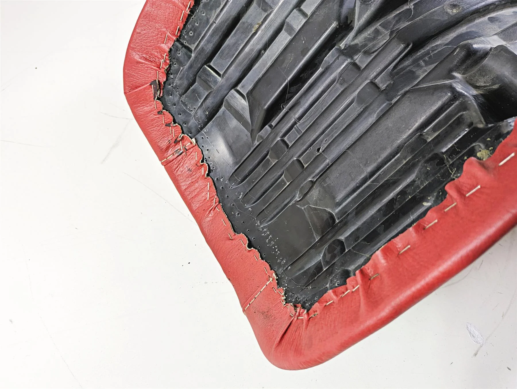 2004 BMW R1150GS R21 Red Dual Seat Saddle With Silver Stitch 7664399 - Image 11