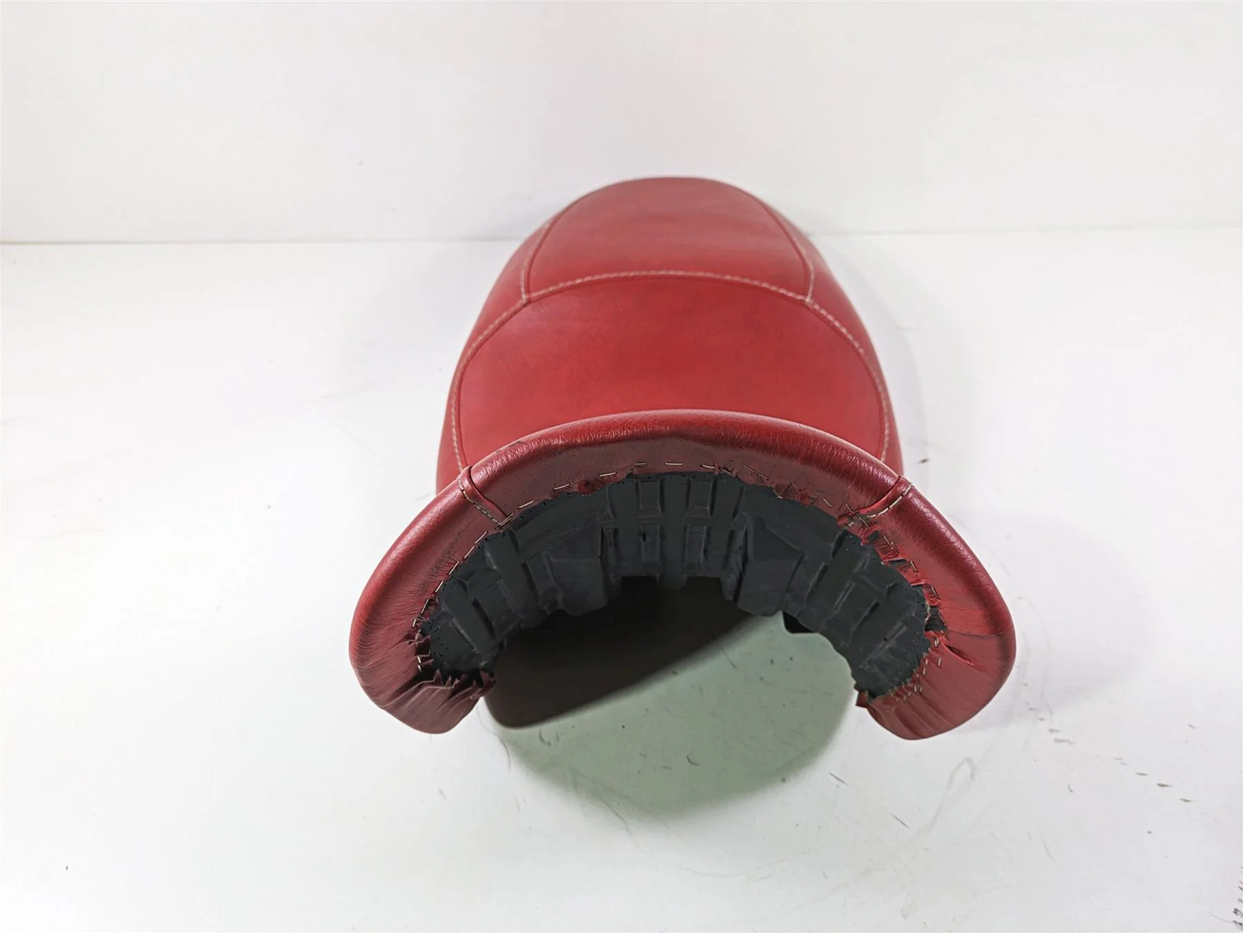 2004 BMW R1150GS R21 Red Dual Seat Saddle With Silver Stitch 7664399 - Image 3