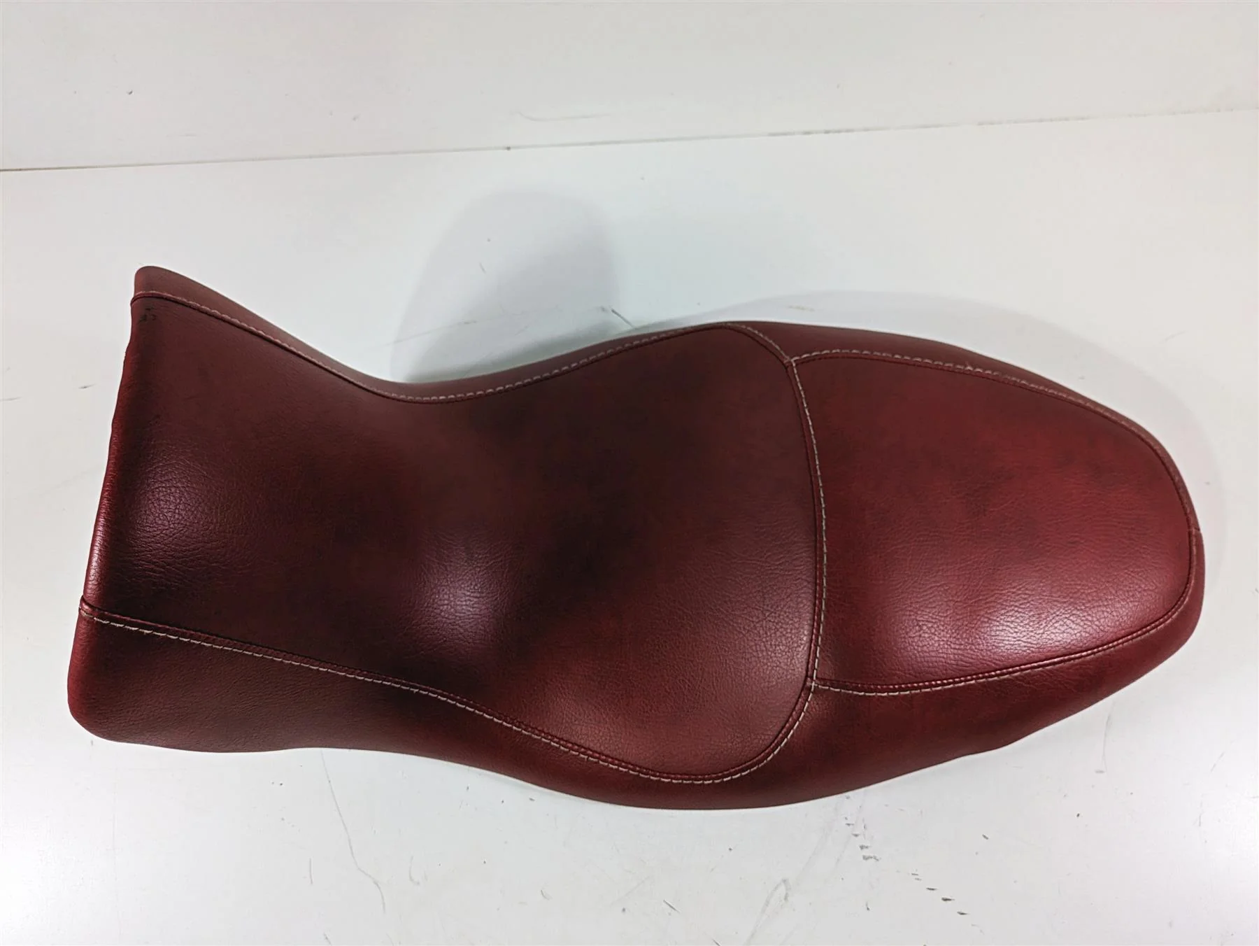 2004 BMW R1150GS R21 Red Dual Seat Saddle With Silver Stitch 7664399 - Image 4