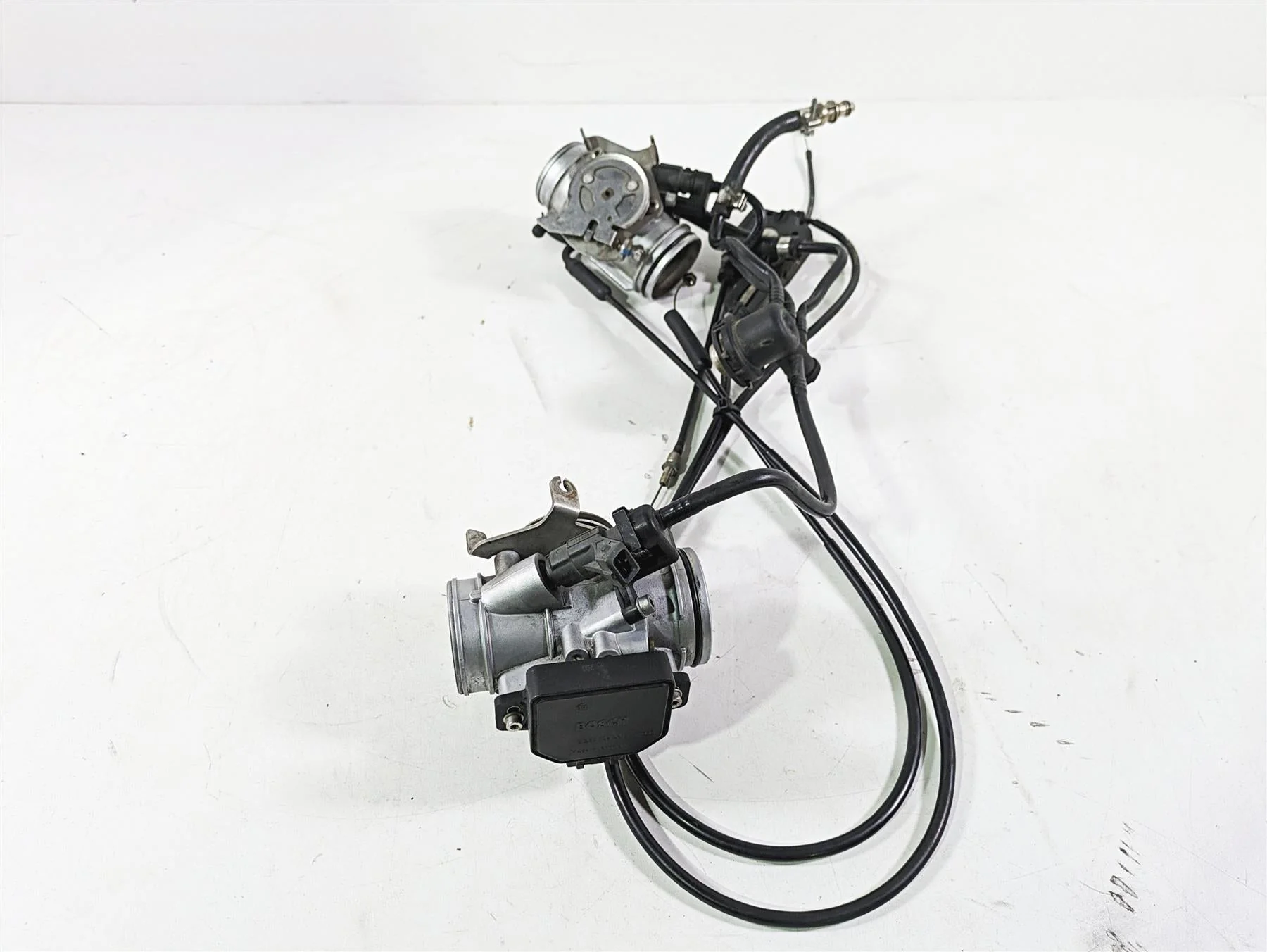 2004 BMW R1150GS R21 Throttle Body Set & Junction Box 13541342495 13541342496 - Image 3