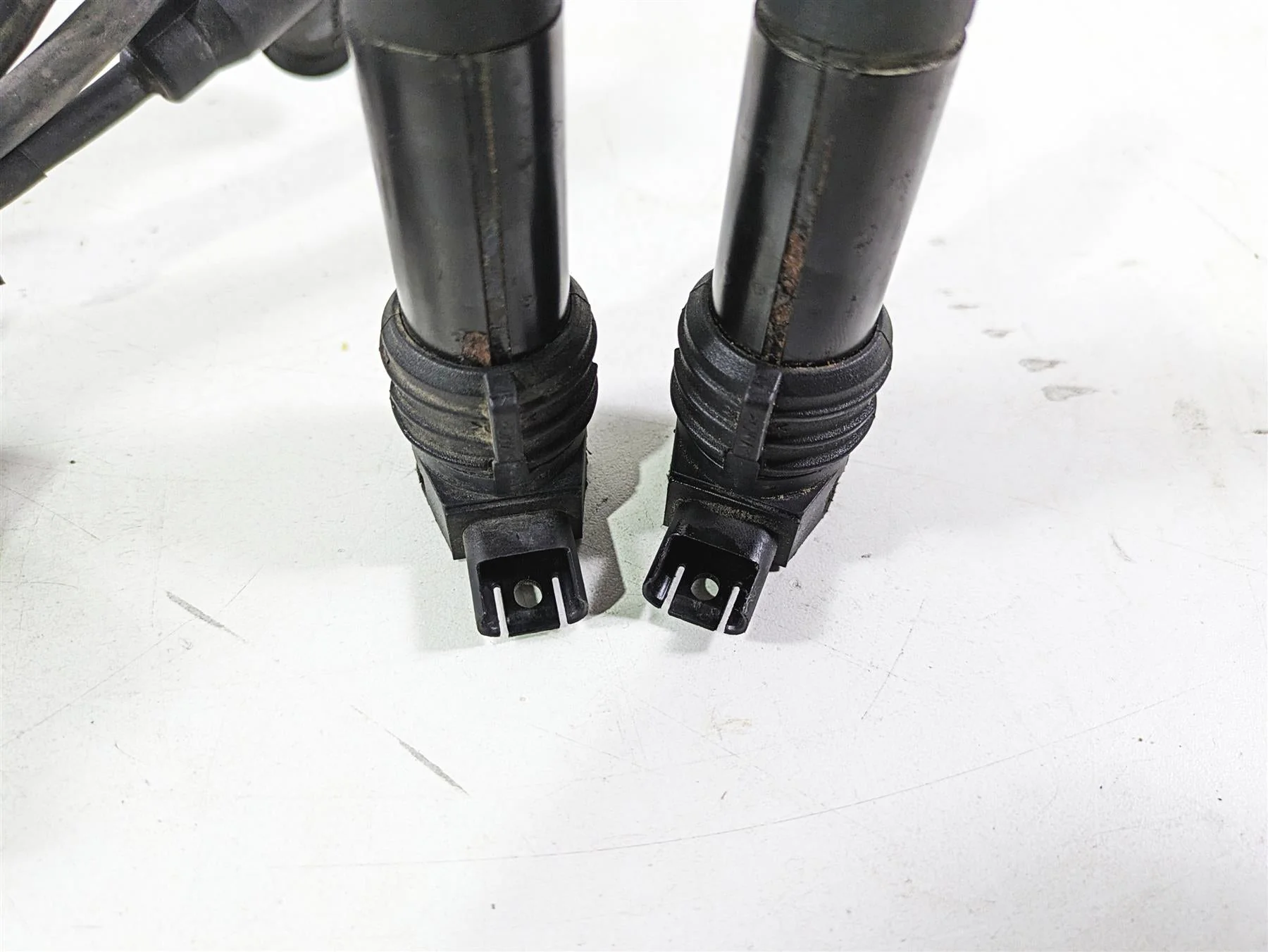 2004 BMW R1150GS R21 Twin Spark Ignition Coil Set 12137671712 12137715853 - Image 10