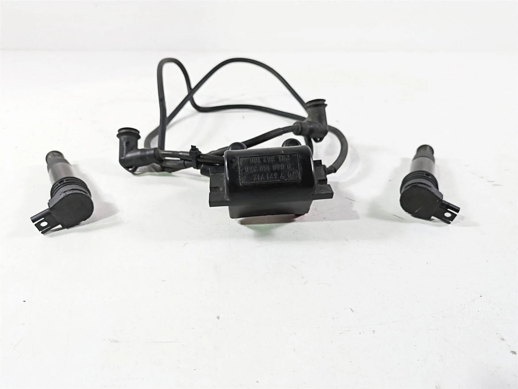 2004 BMW R1150GS R21 Twin Spark Ignition Coil Set 12137671712 12137715853 - Image 4