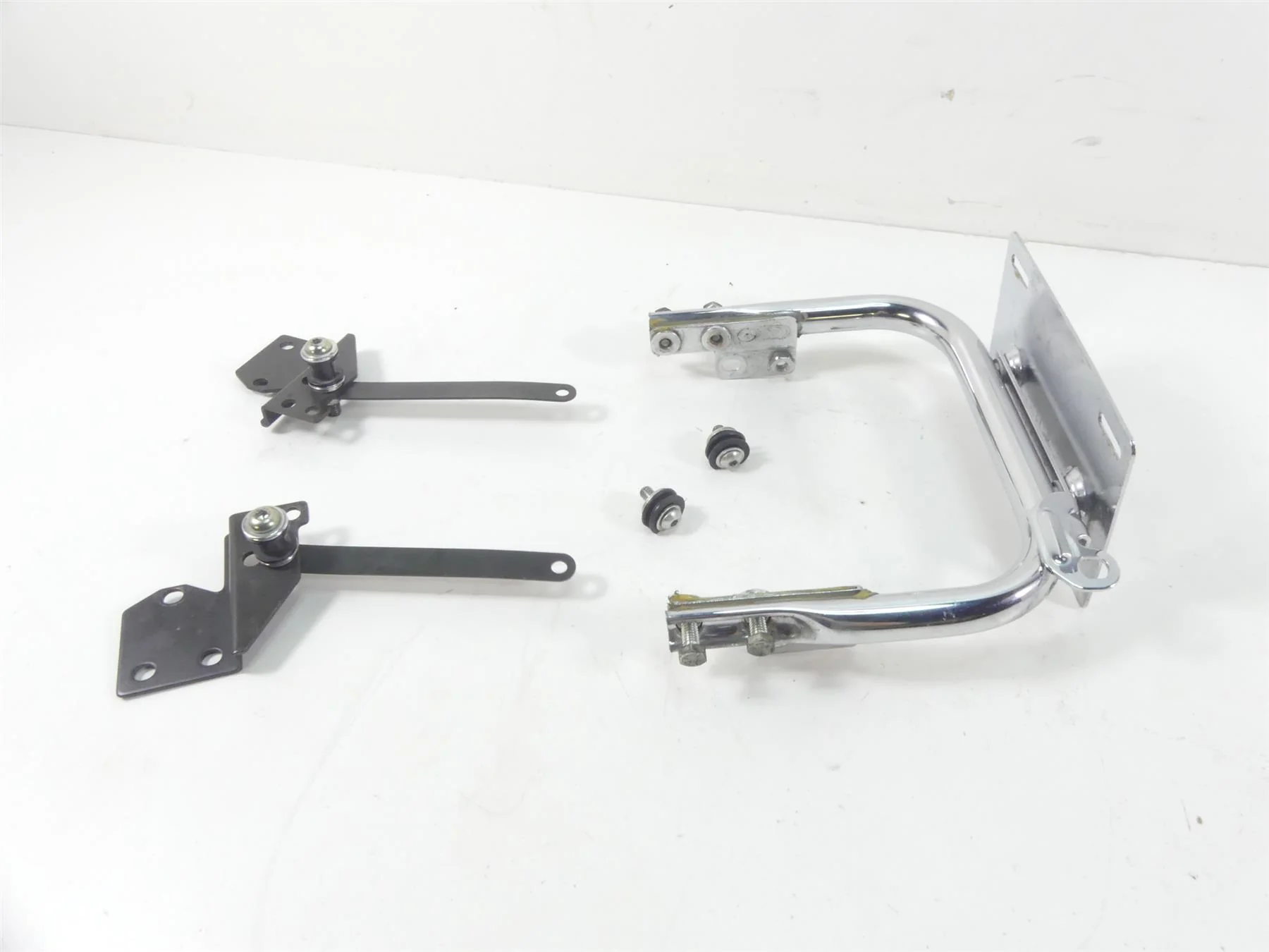 2004 Harley FLHTC SE CVO Electra Glide Backrest Mount Holder Set 53758-96C - Image 2