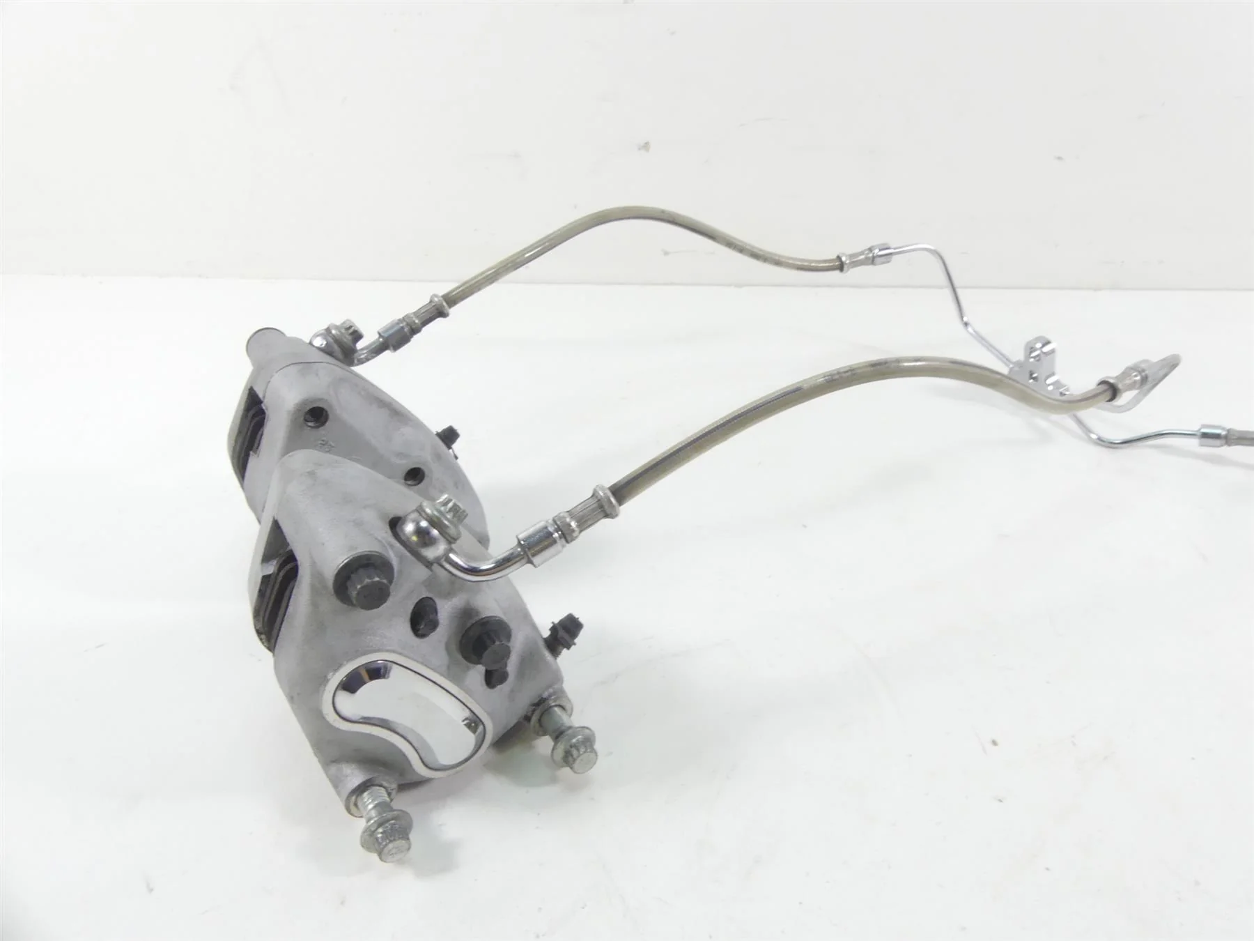 2004 Harley FLHTC SE CVO Electra Glide Front Brake Caliper Set 44381-99 44382-99