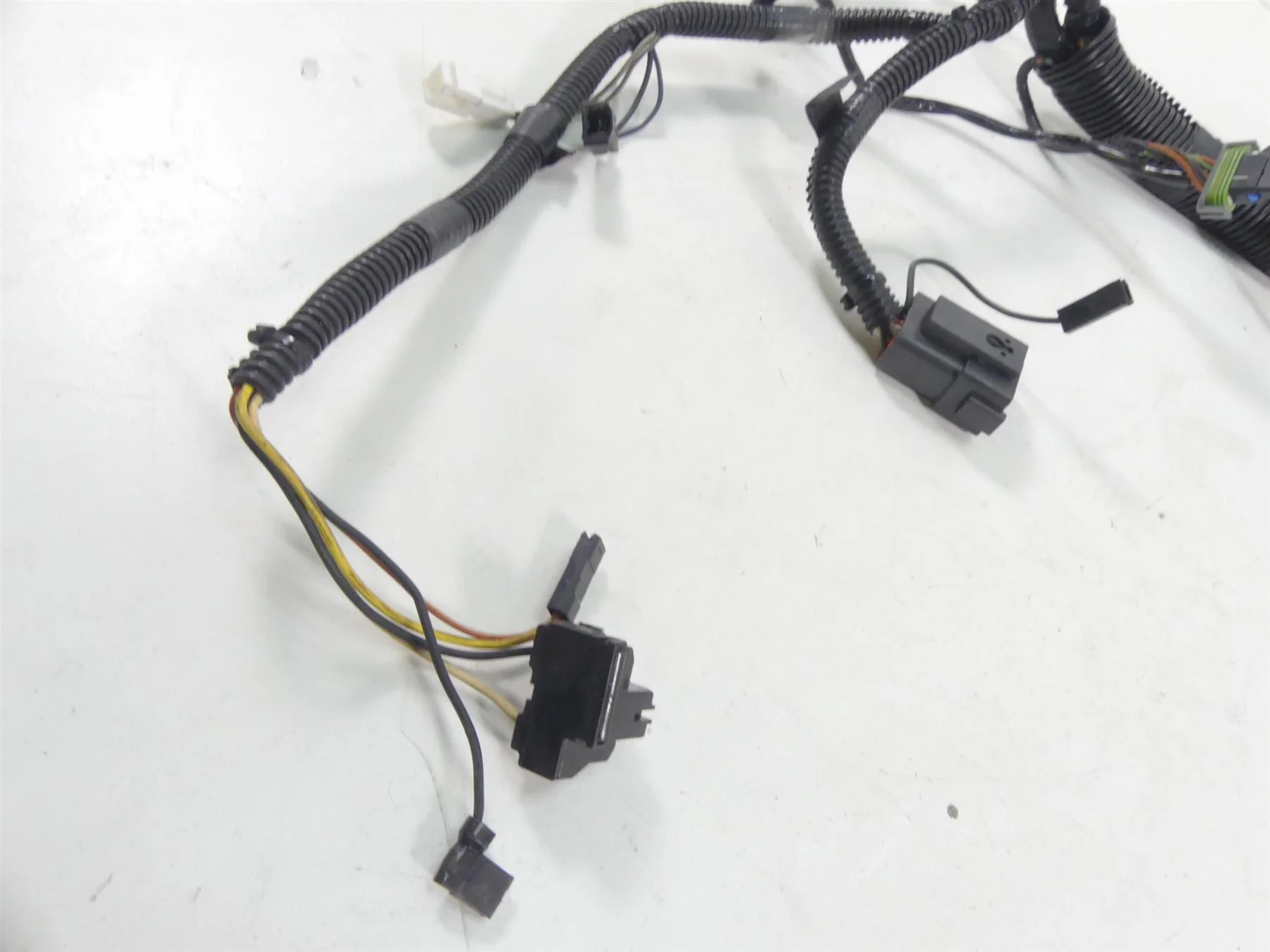 2004 Harley FLHTC SE CVO Electra Glide Front Nose Fairing Wiring 70232-04 - Image 4