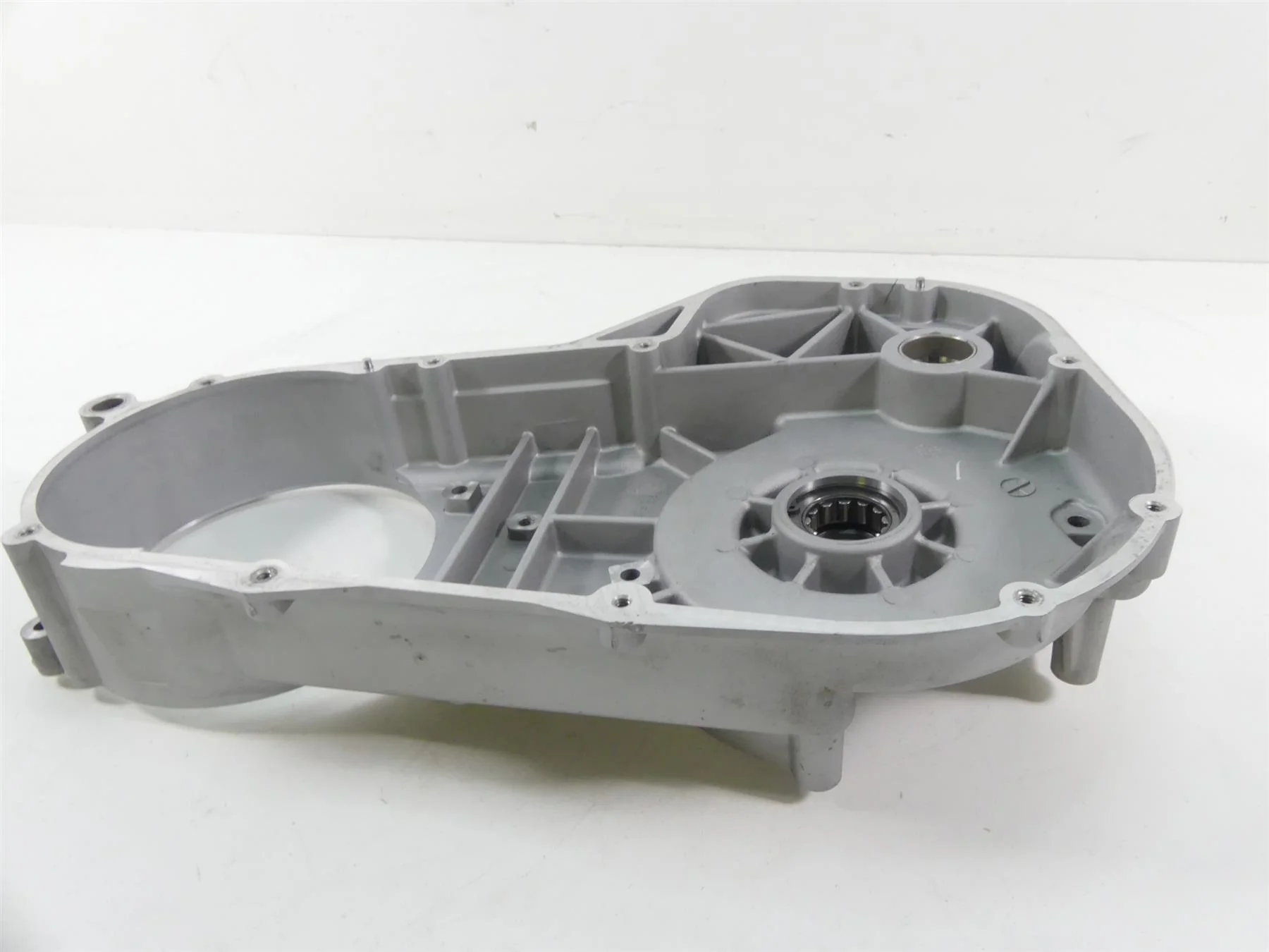 2004 Harley FLHTC SE CVO Electra Glide Inner Primary Drive Clutch Cover 60677-01 - Image 2