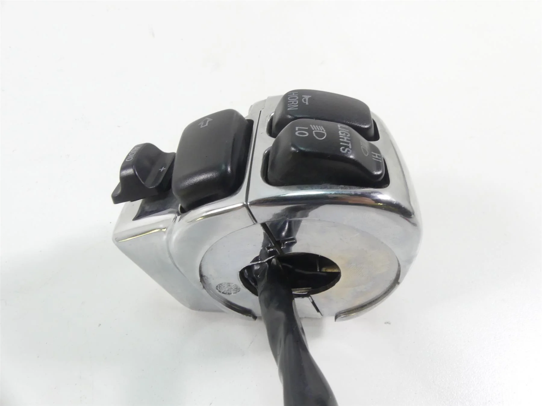 2004 Harley FLHTC SE CVO Electra Glide Left Hand Chrome Control Switch 71682-06 - Image 3