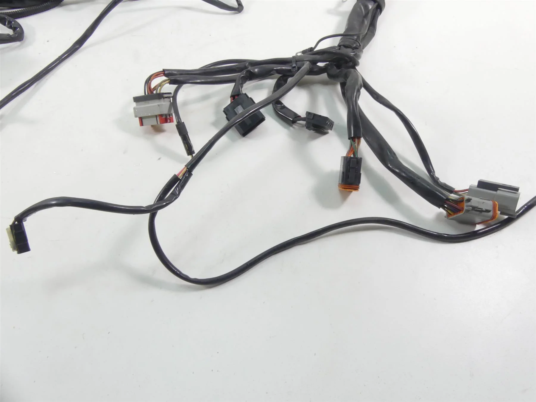 2004 Harley FLHTC SE CVO Electra Glide Main Wiring Harness -No Cuts 70985-04 - Image 3