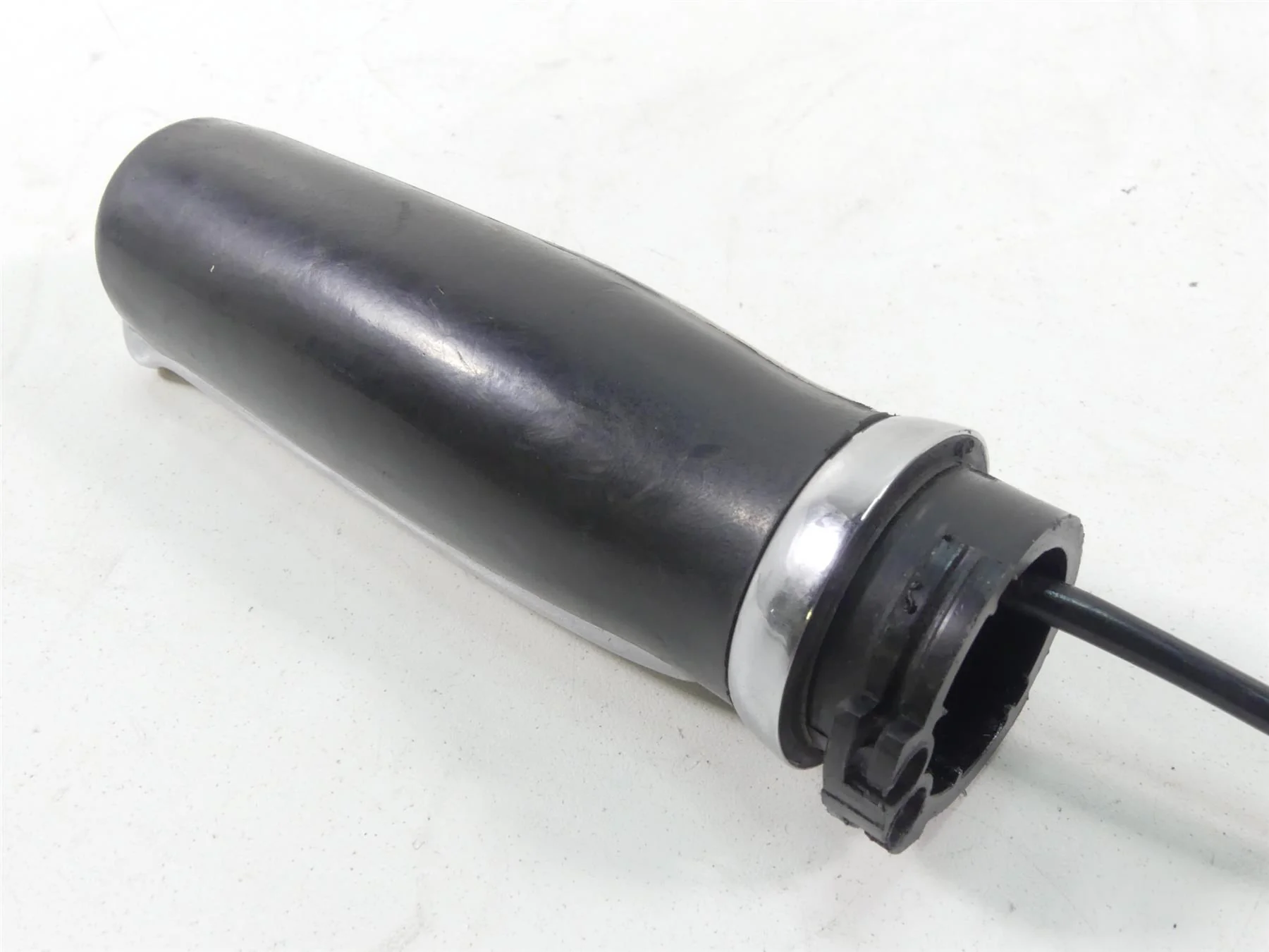 2004 Harley FLHTC SE CVO Electra Glide Right Hand Heated Throttle Grip 56201-04 - Image 3