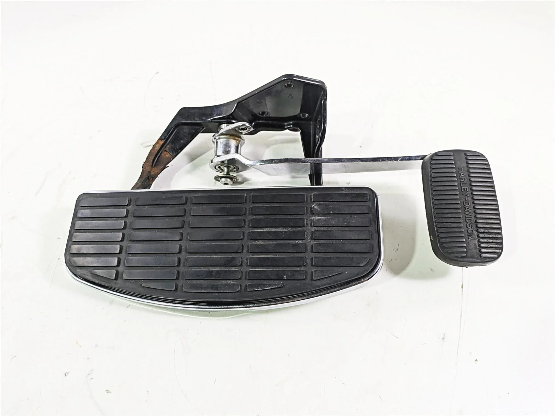2004 Harley FLSTCI Softail Heritage Front Right Floor Board & Brake 50600026