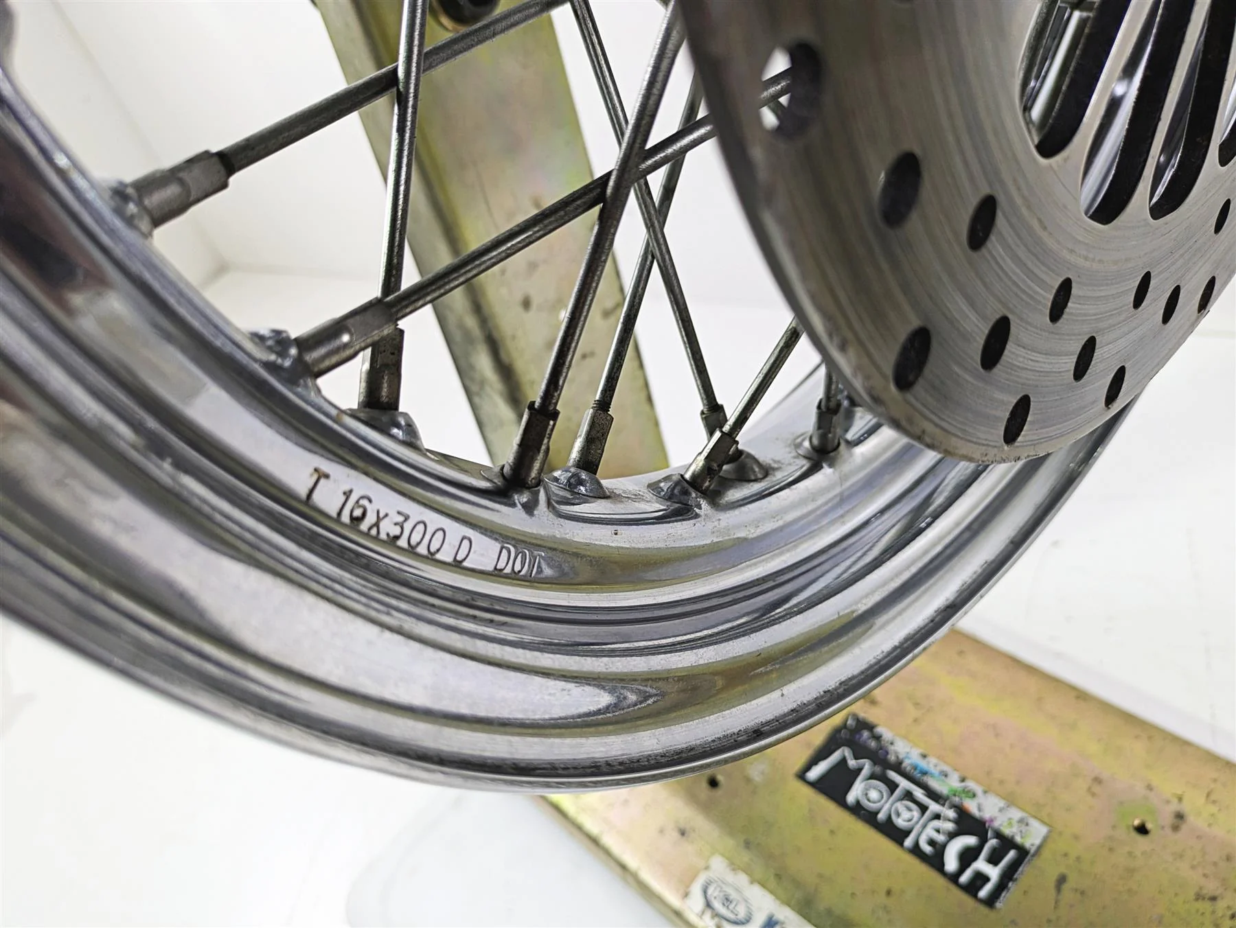 2004 Harley FLSTCI Softail Heritage Front Wheel Rim Rotor 16x3 READ 43005-05A - Image 4