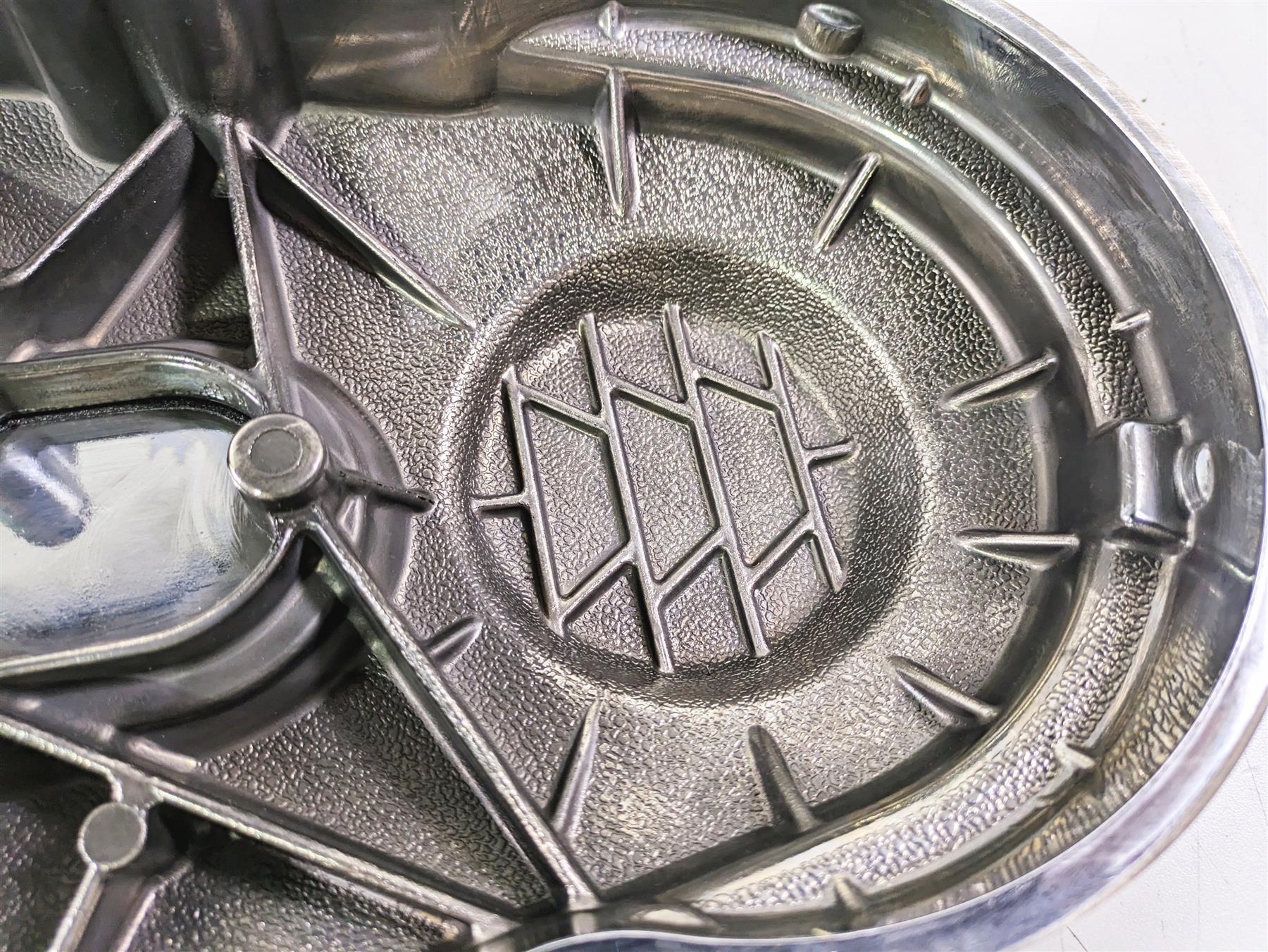 2004 Harley FLSTCI Softail Heritage Outer Primary Clutch Cover 60506-99 - Image 10