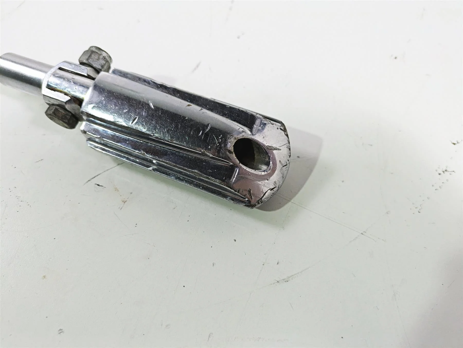2004 Harley FLSTCI Softail Heritage Rear Passenger Foot Peg Set 50942-00 - Image 10