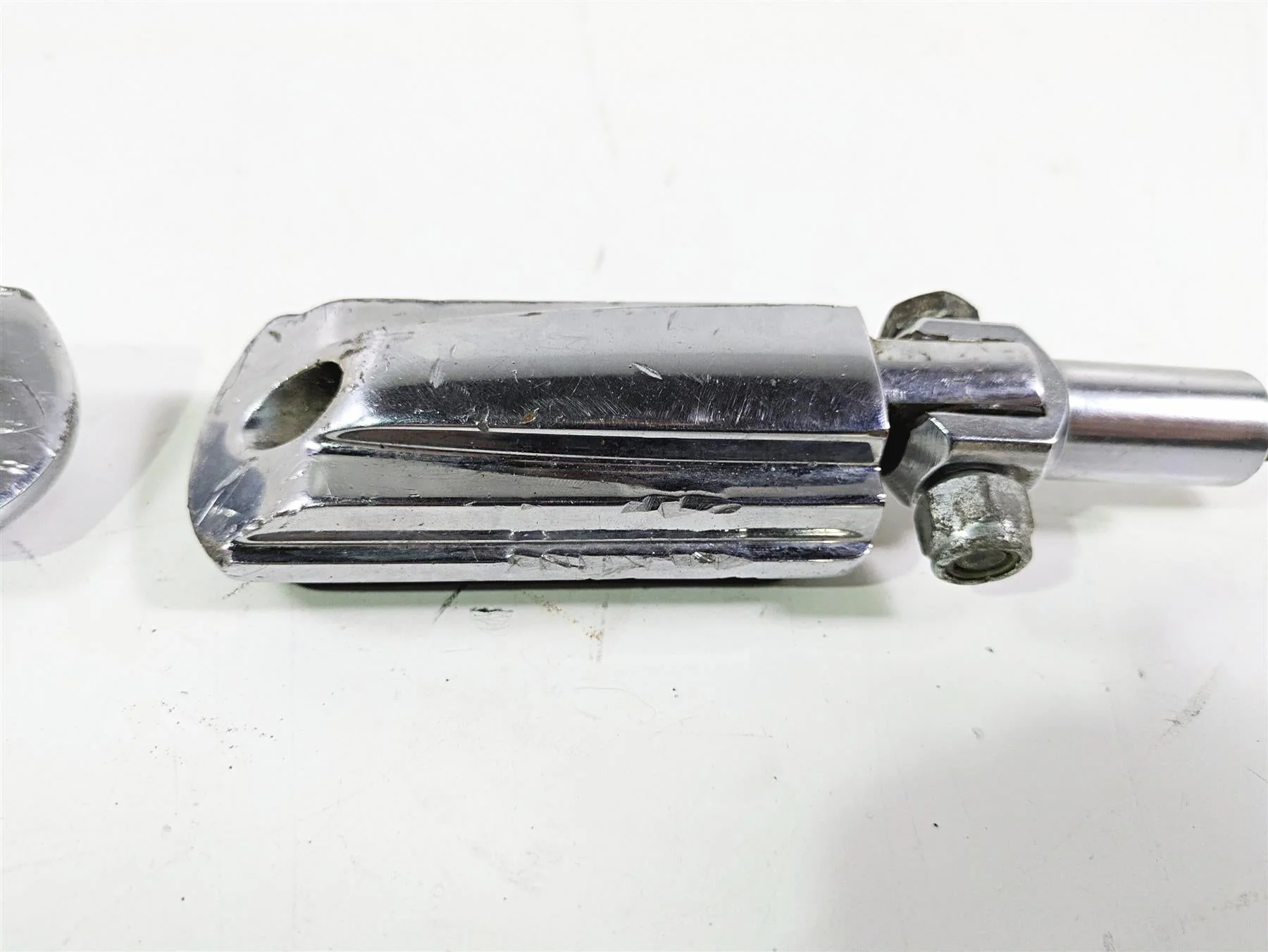 2004 Harley FLSTCI Softail Heritage Rear Passenger Foot Peg Set 50942-00 - Image 11