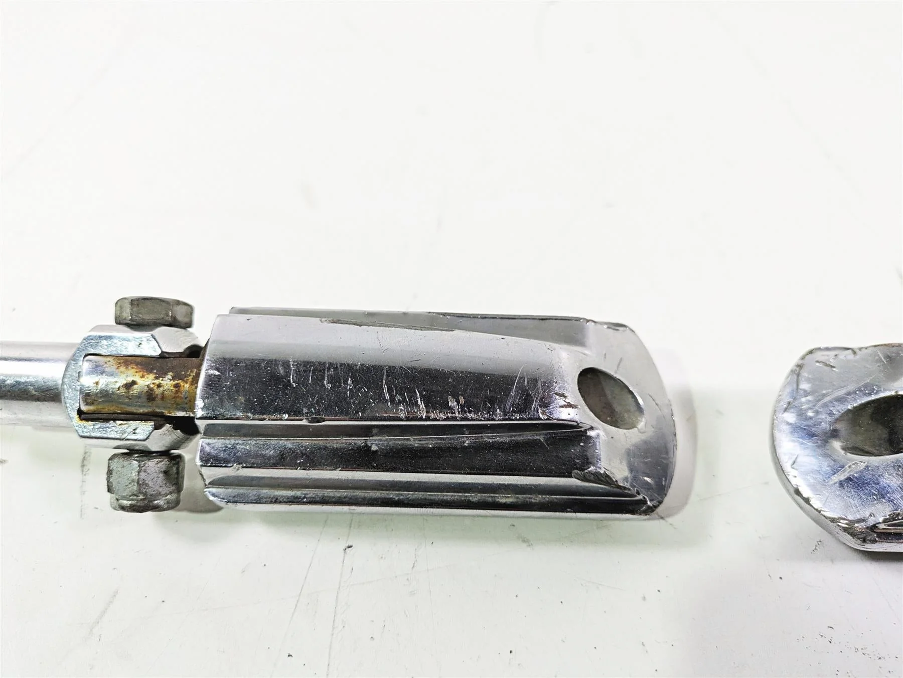 2004 Harley FLSTCI Softail Heritage Rear Passenger Foot Peg Set 50942-00 - Image 12