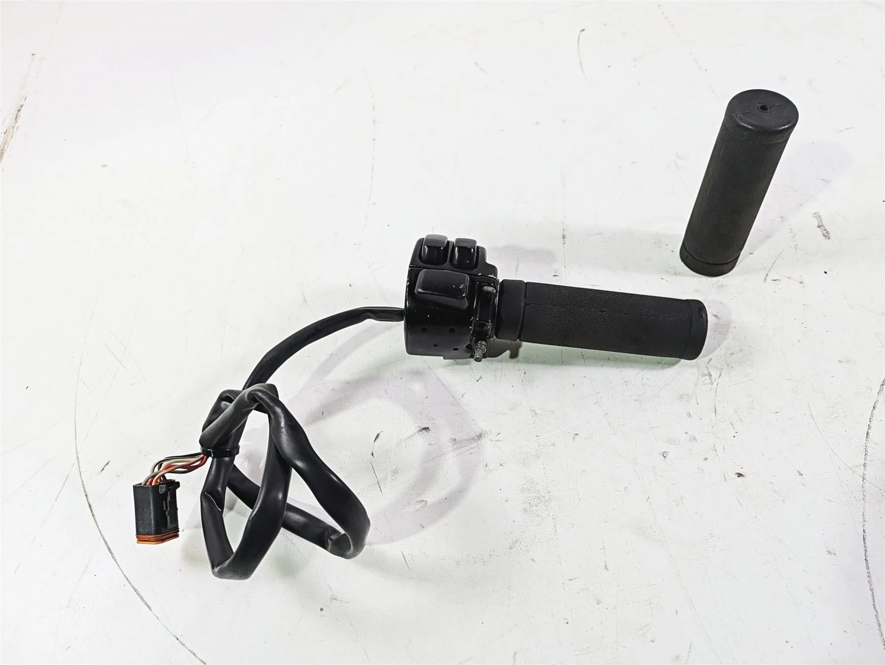 2004 Harley FLSTCI Softail Heritage Right Hand Control Switch 71684-06A 71683-06