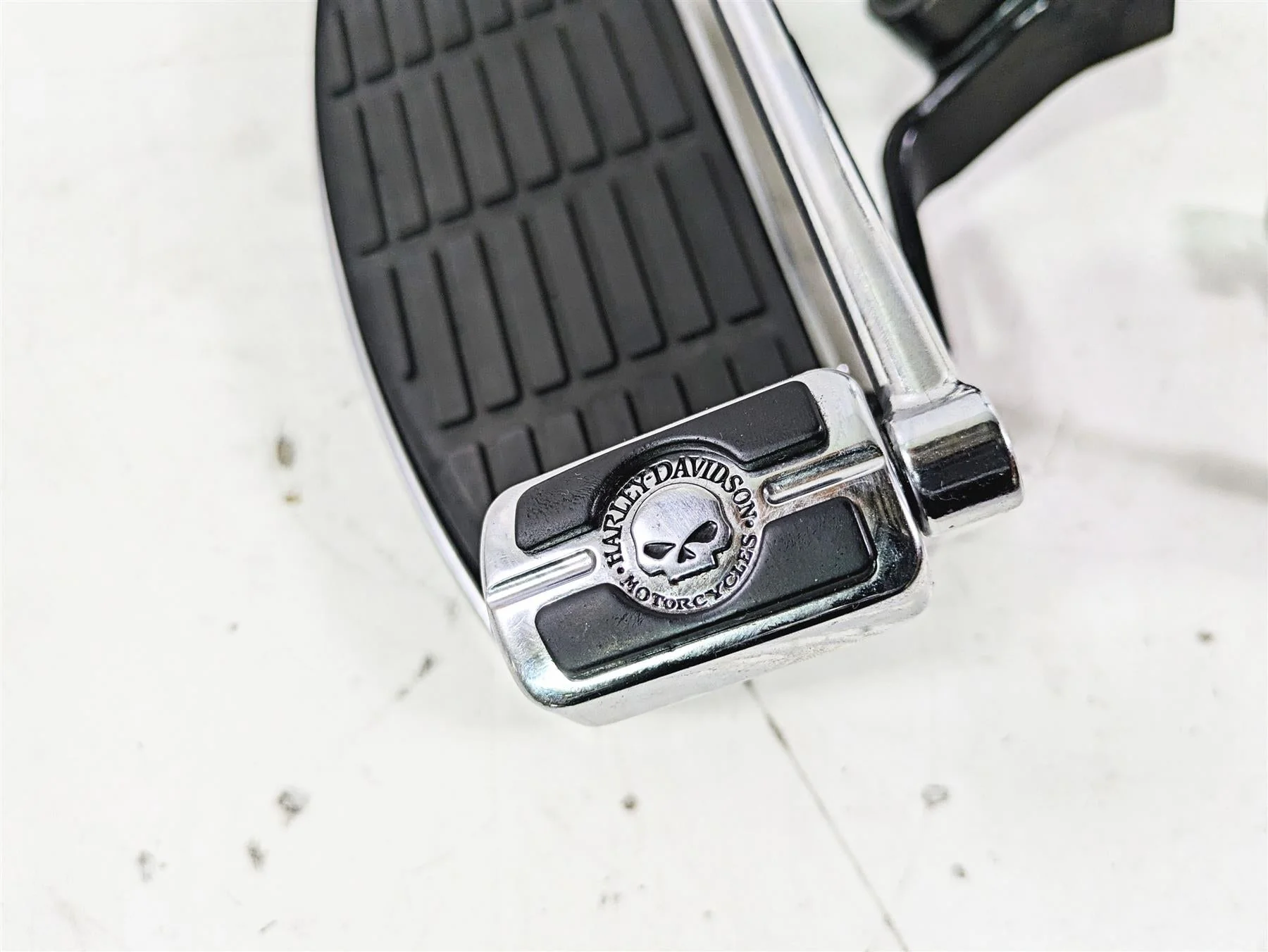 2004 Harley Softail FLSTF Fat Boy Front Left Floorboard Shifter Set 33630-00A - Image 5