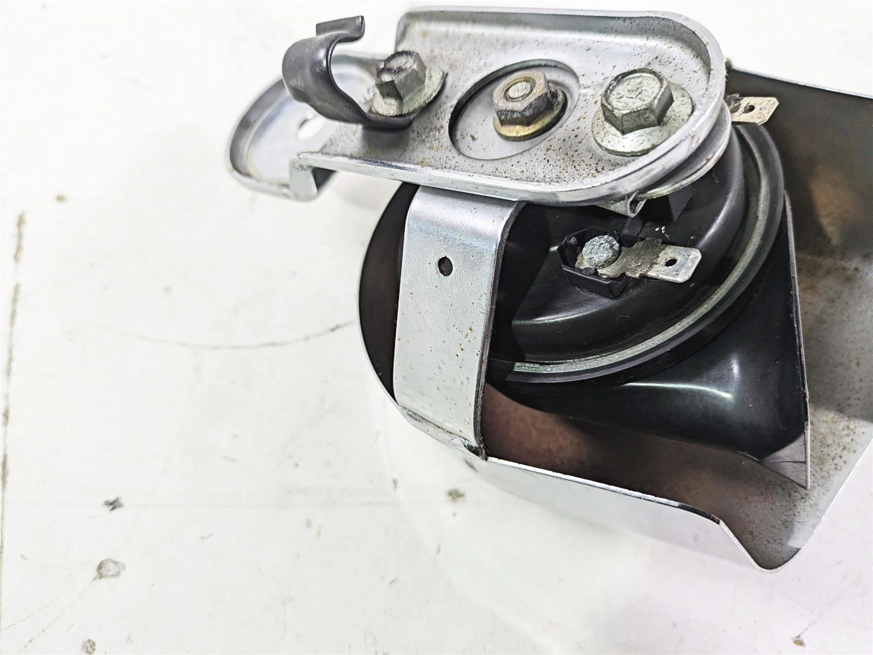 2004 Harley Softail FLSTF Fat Boy Horn & Cover 61300478A - Image 10