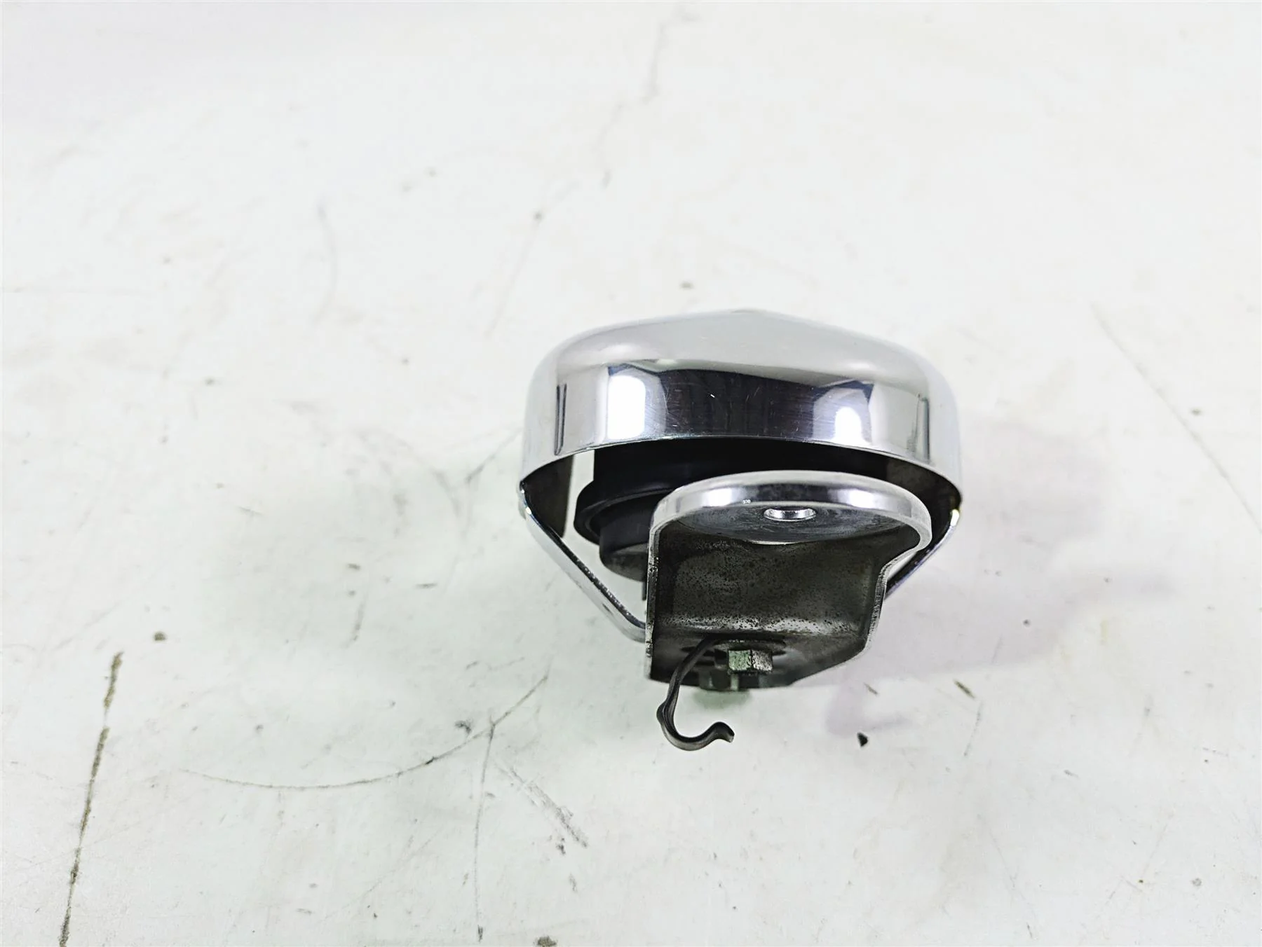 2004 Harley Softail FLSTF Fat Boy Horn & Cover 61300478A - Image 3