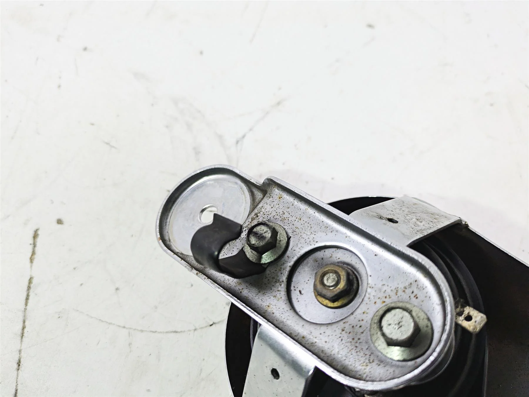 2004 Harley Softail FLSTF Fat Boy Horn & Cover 61300478A - Image 9