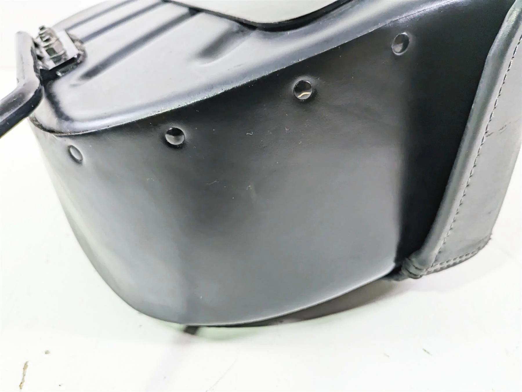 2004 Harley Softail FLSTF Fat Boy Left Side Saddlebag + Mount 90452-04 - Image 10
