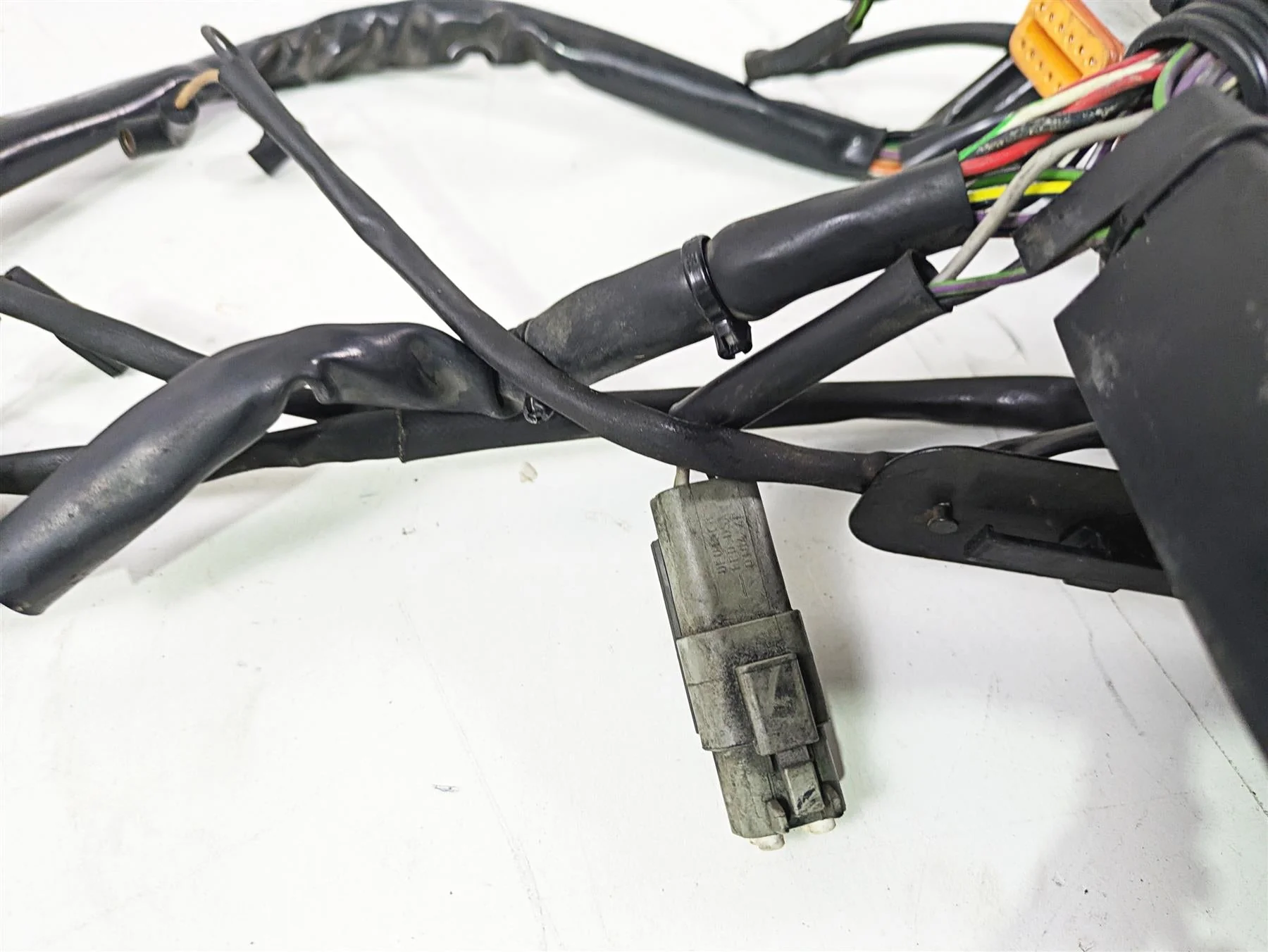 2004 Harley Softail FLSTF Fat Boy Main Wiring Harness Carb - No Cuts 70216-04A - Image 12