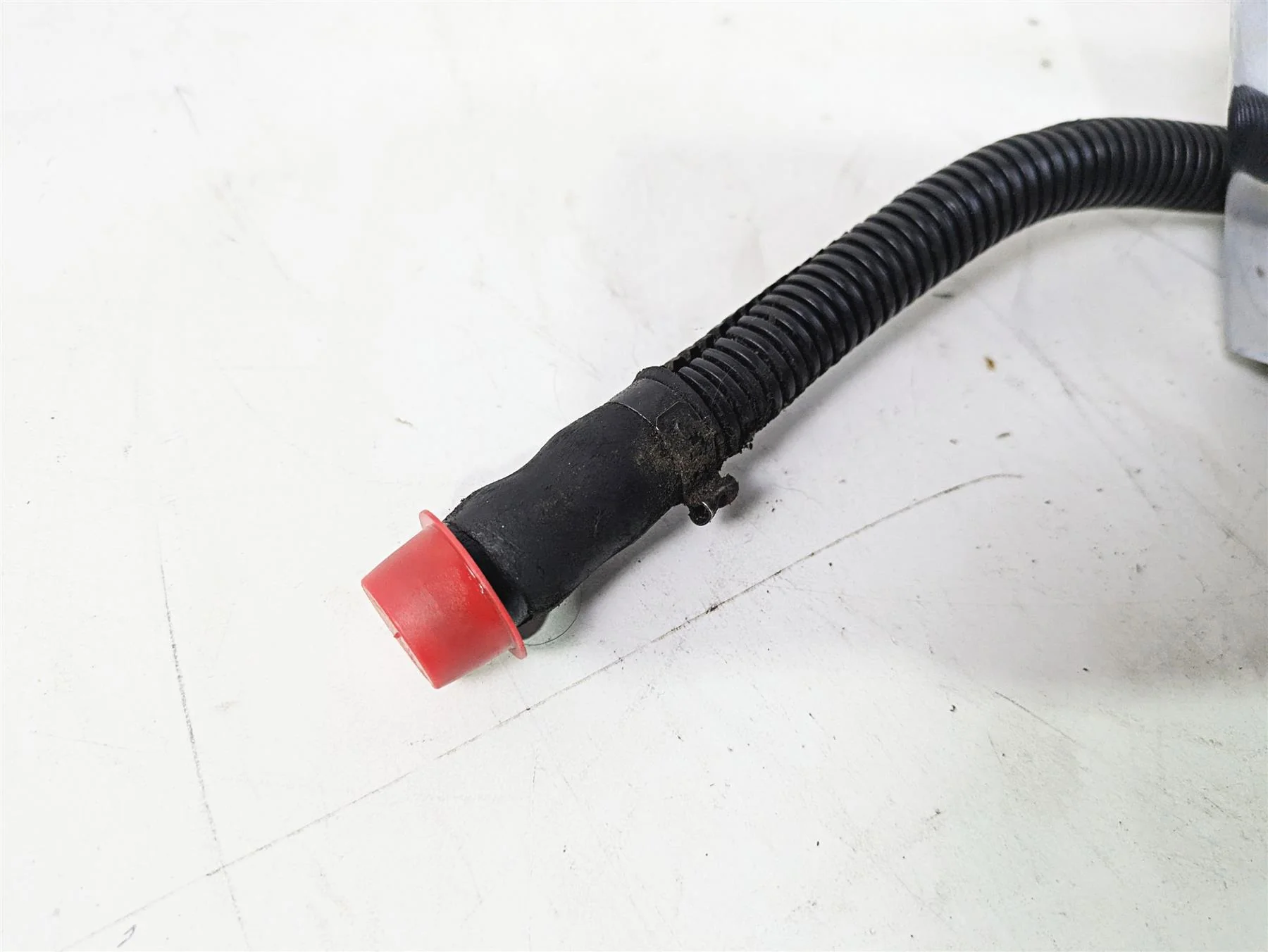 2004 Harley Softail FLSTF Fat Boy Oil Tank Reservoir & Hoses 62498-00A - Image 8
