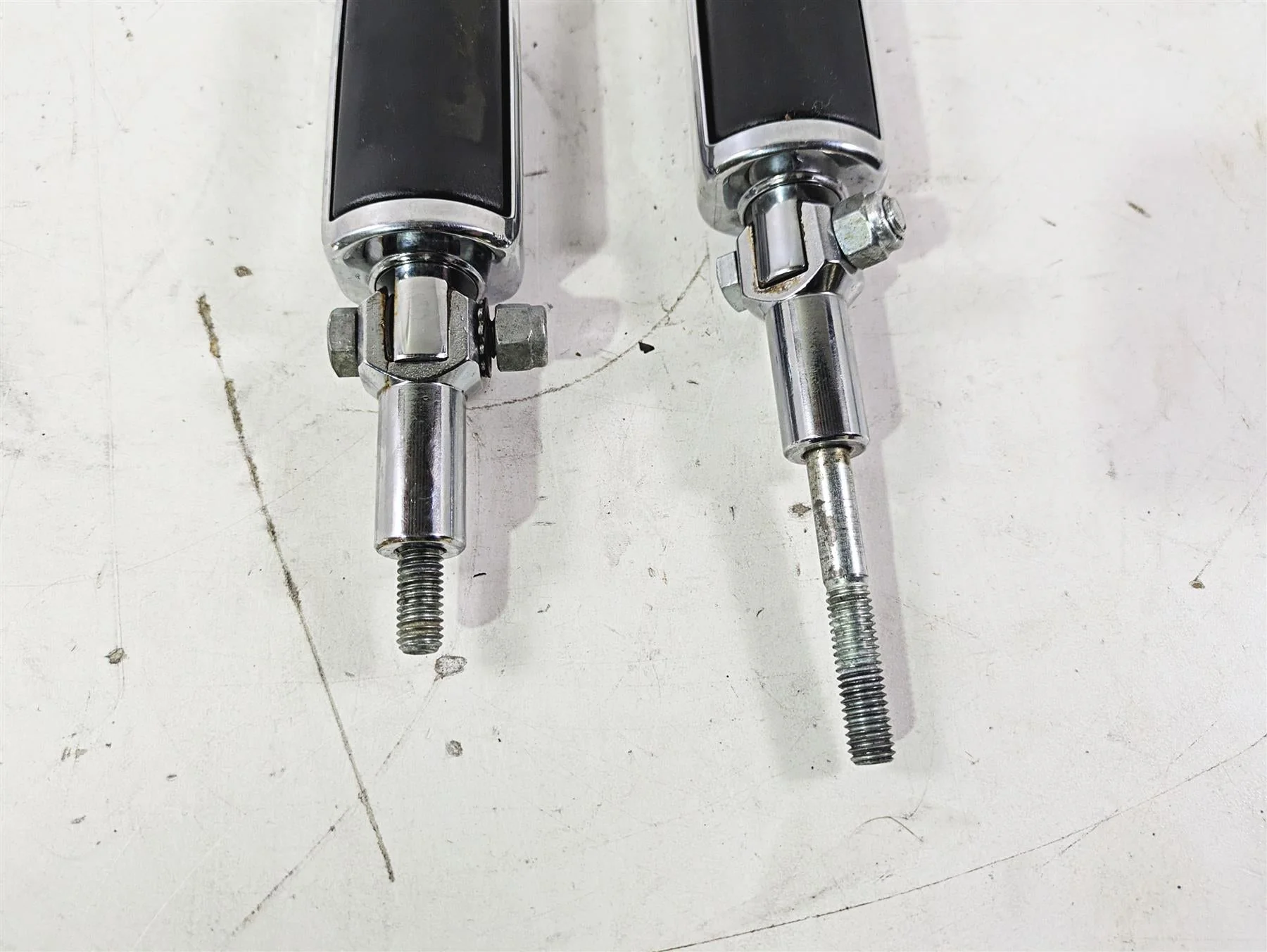 2004 Harley Softail FLSTF Fat Boy Rear Willie G Skull Footpeg Set -Read 50370-04 - Image 11