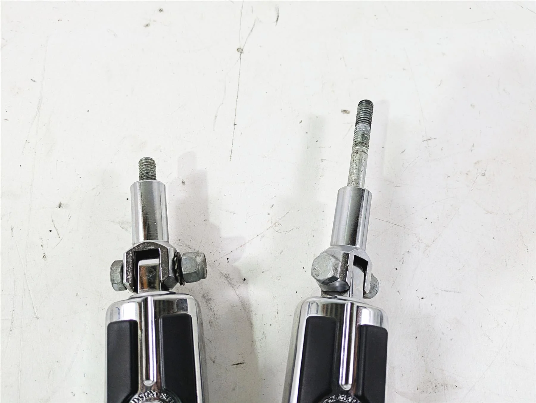 2004 Harley Softail FLSTF Fat Boy Rear Willie G Skull Footpeg Set -Read 50370-04 - Image 7