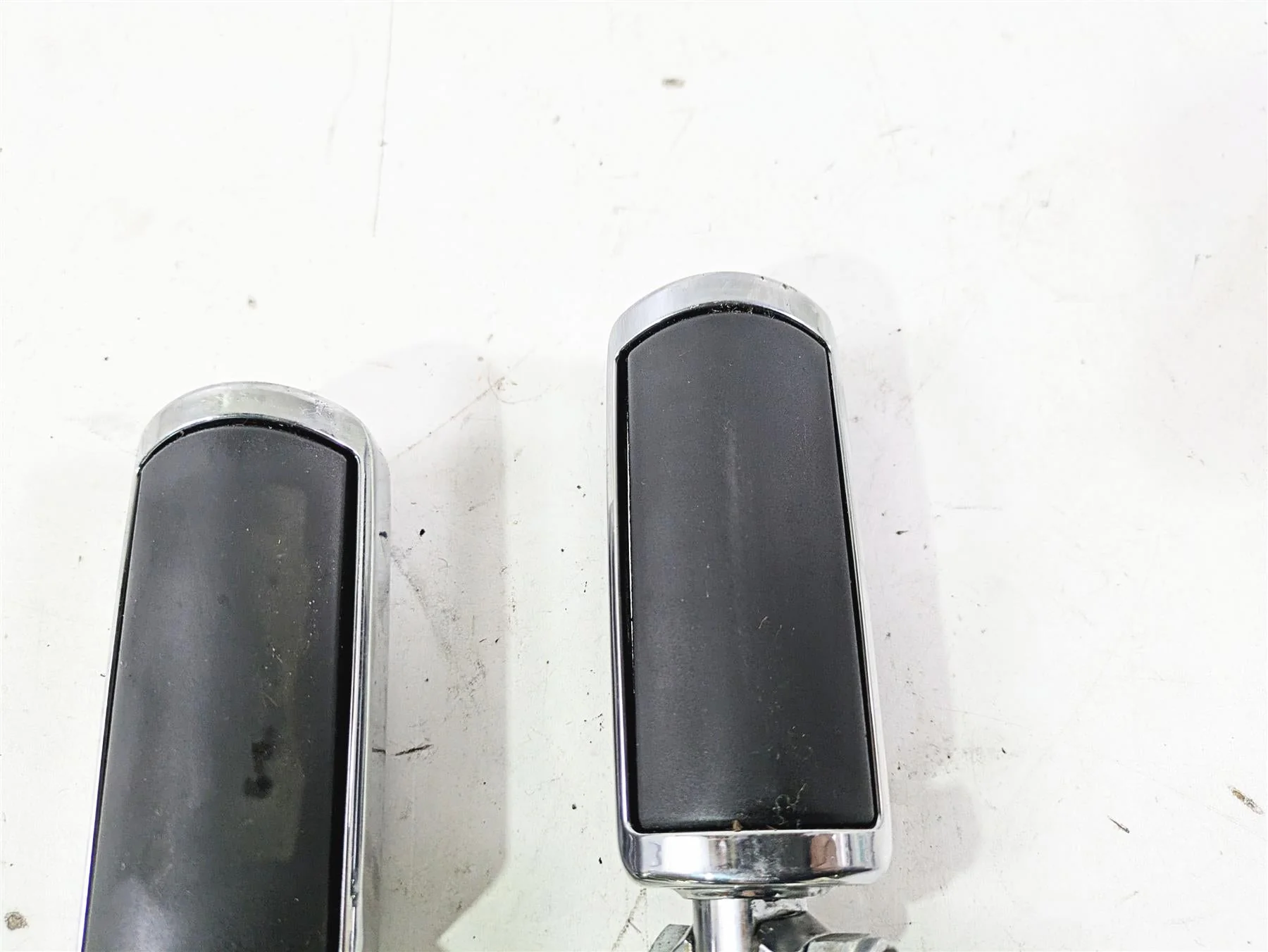 2004 Harley Softail FLSTF Fat Boy Rear Willie G Skull Footpeg Set -Read 50370-04 - Image 9