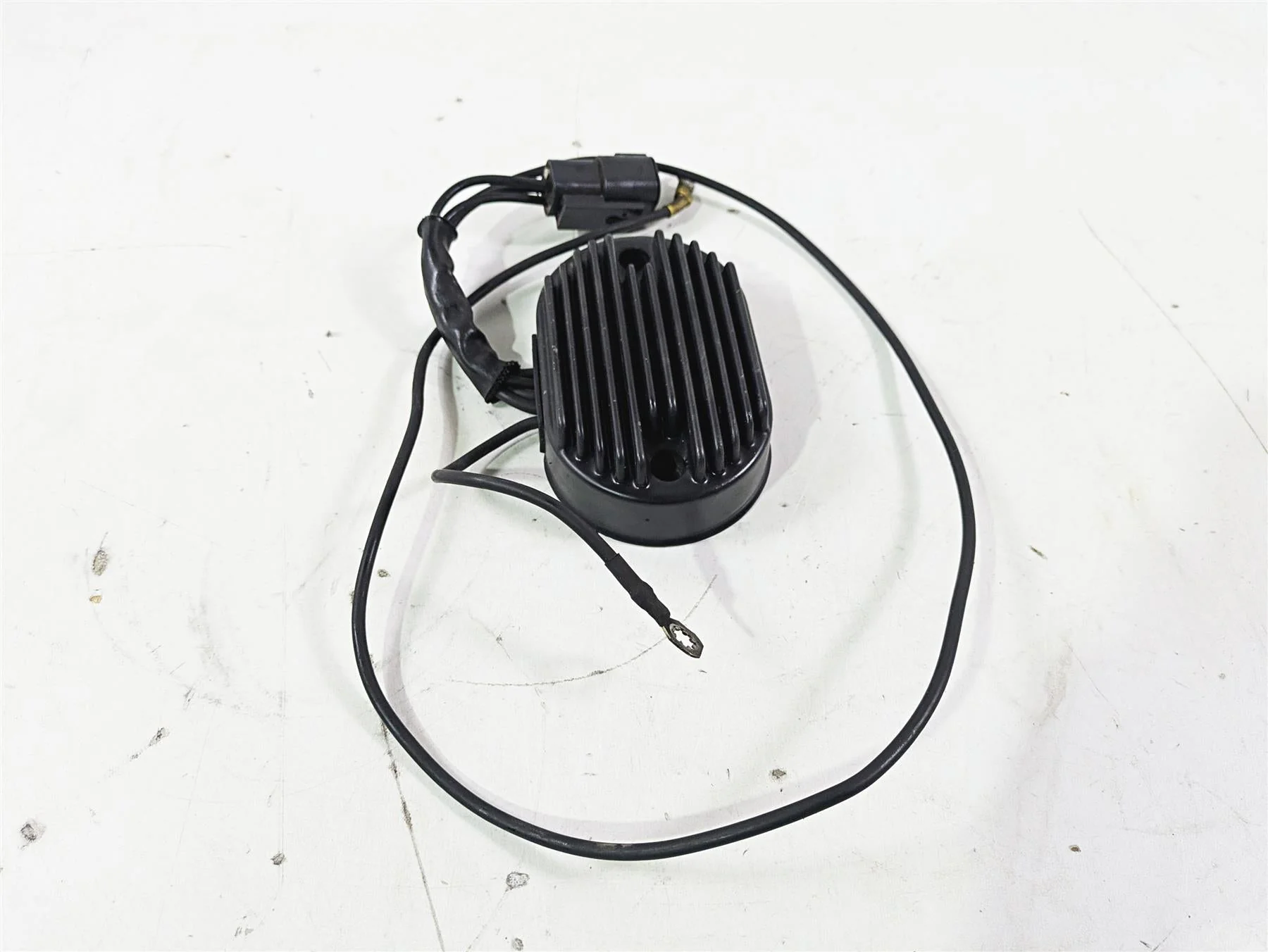 2004 Harley Softail FLSTF Fat Boy Rectifier Voltage Regulator 74540-01 - Image 2