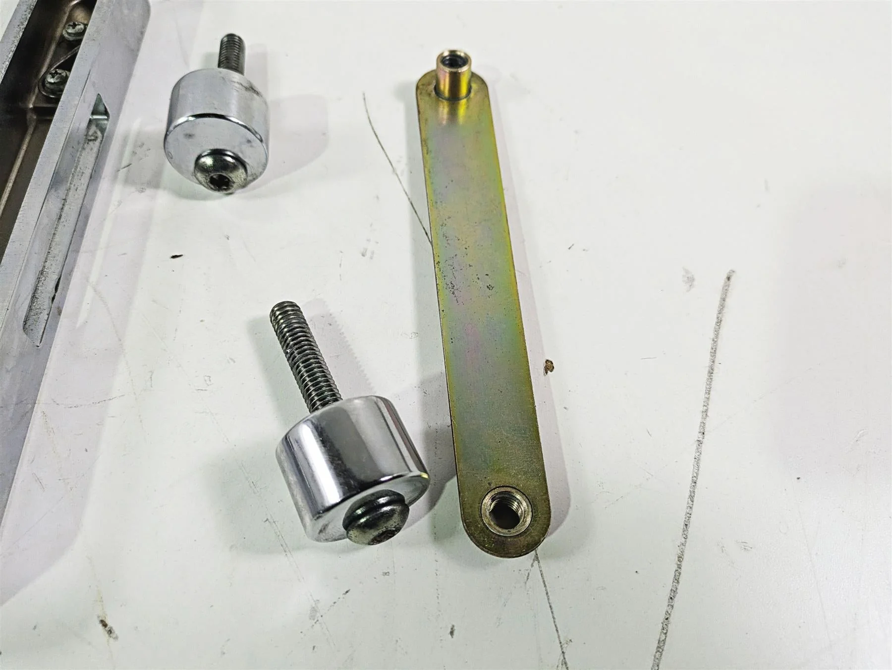 2004 Harley Softail FLSTF Fat Boy Saddlebag Quick Connect Mount Kit - Image 11