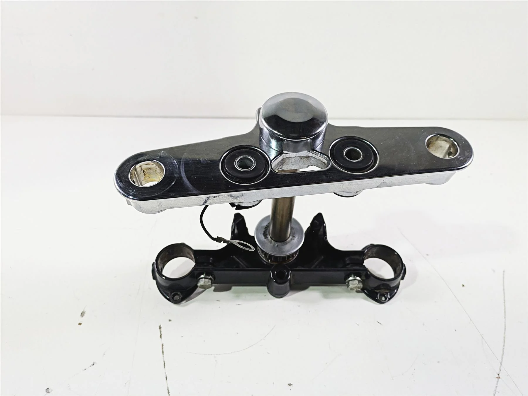 2004 Harley Softail FLSTF Fat Boy Upper & Lower Triple Tree 45456-86B 45605-00A - Image 2