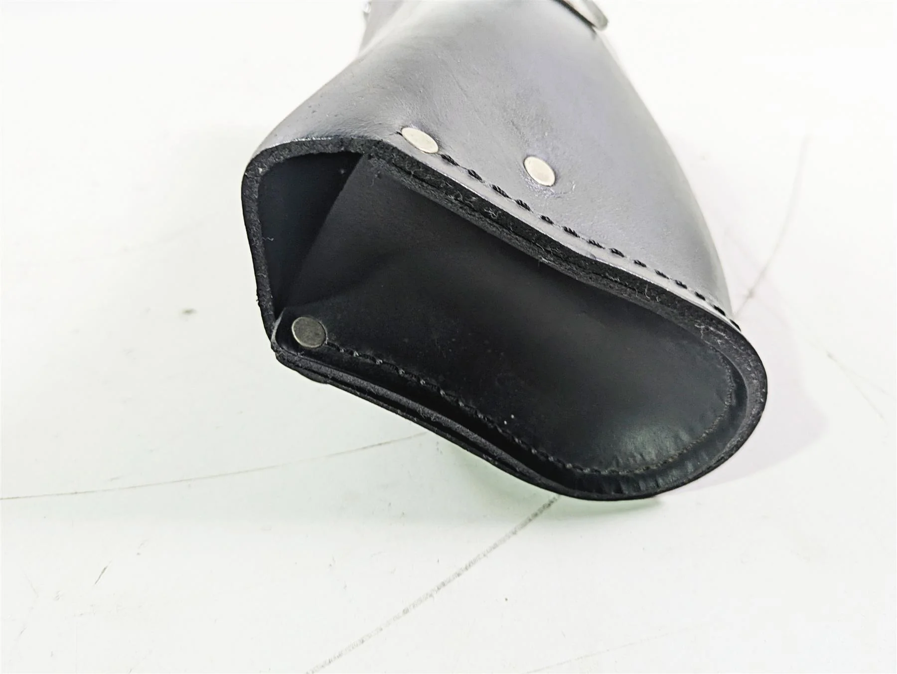 2004 Harley Softail FLSTF Fat Boy Windshield Leather Bag - Image 8