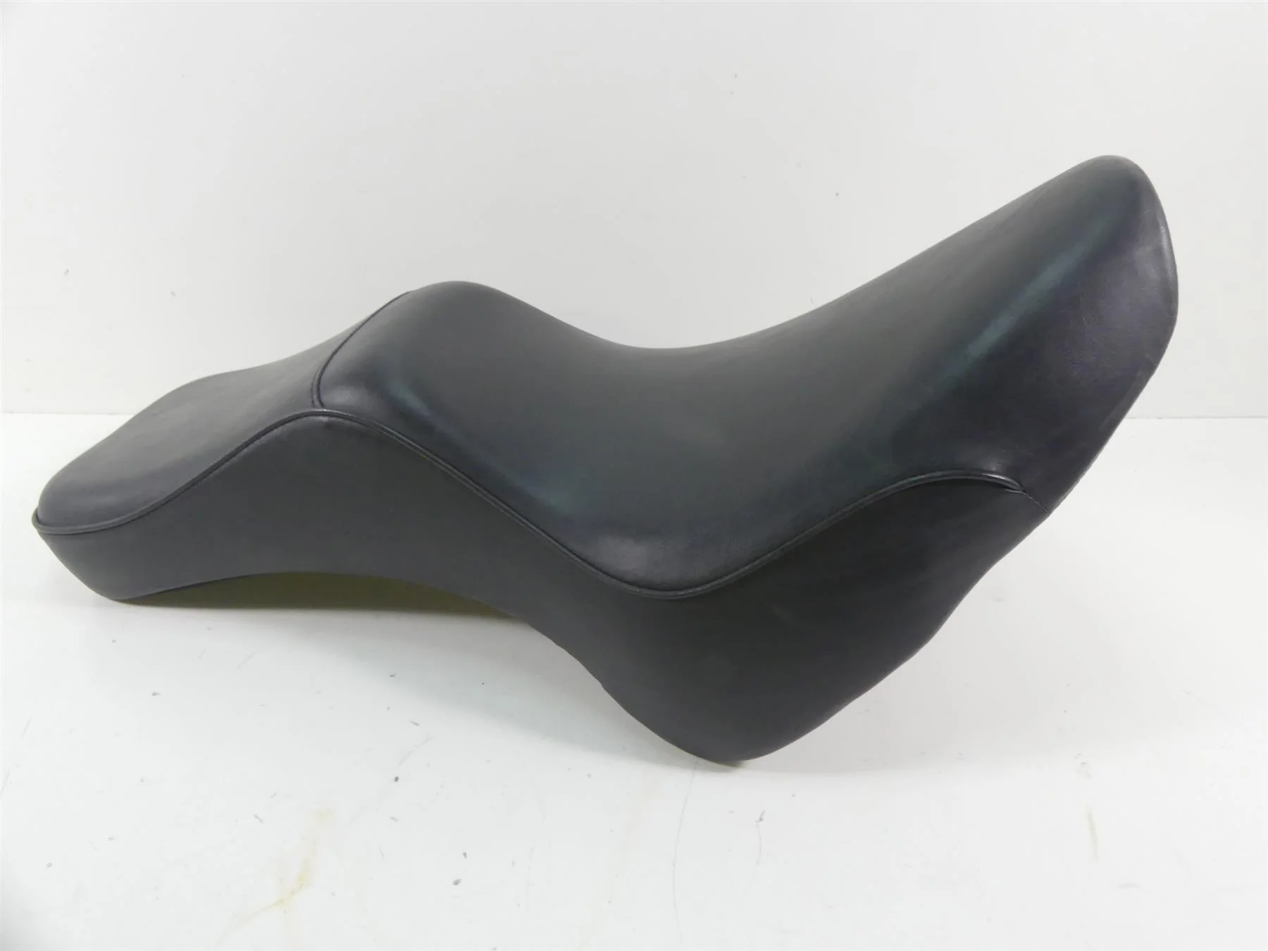 2004 Harley Softail FLSTFI Fat Boy Front Driver Rider Saddle Seat -Read 52218-00 - Image 3