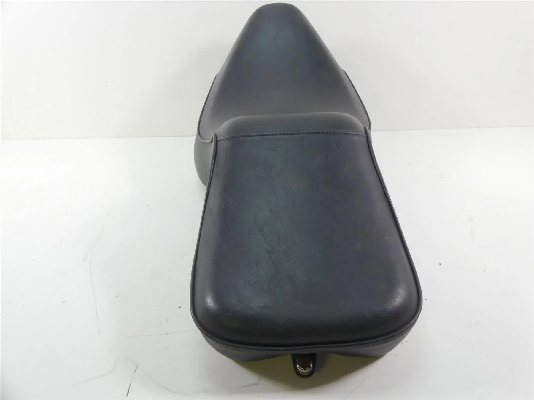 2004 Harley Softail FLSTFI Fat Boy Front Driver Rider Saddle Seat -Read 52218-00 - Image 4