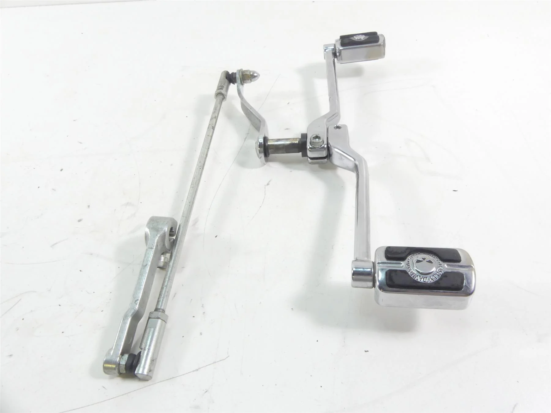2004 Harley Softail FLSTFI Fat Boy Front Left Shifter Shift Lever Set 34689-04 - Image 2