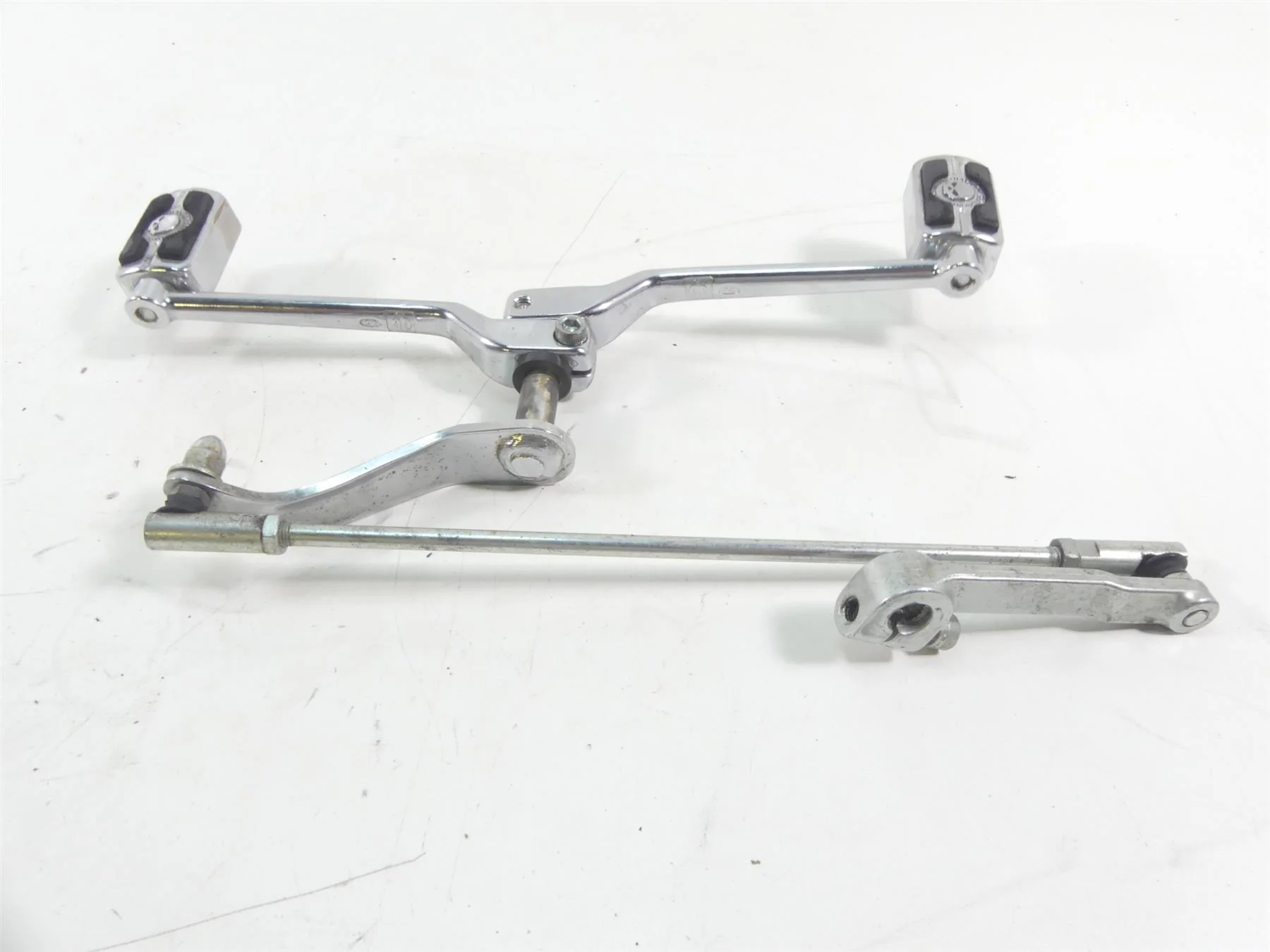 2004 Harley Softail FLSTFI Fat Boy Front Left Shifter Shift Lever Set 34689-04 - Image 3