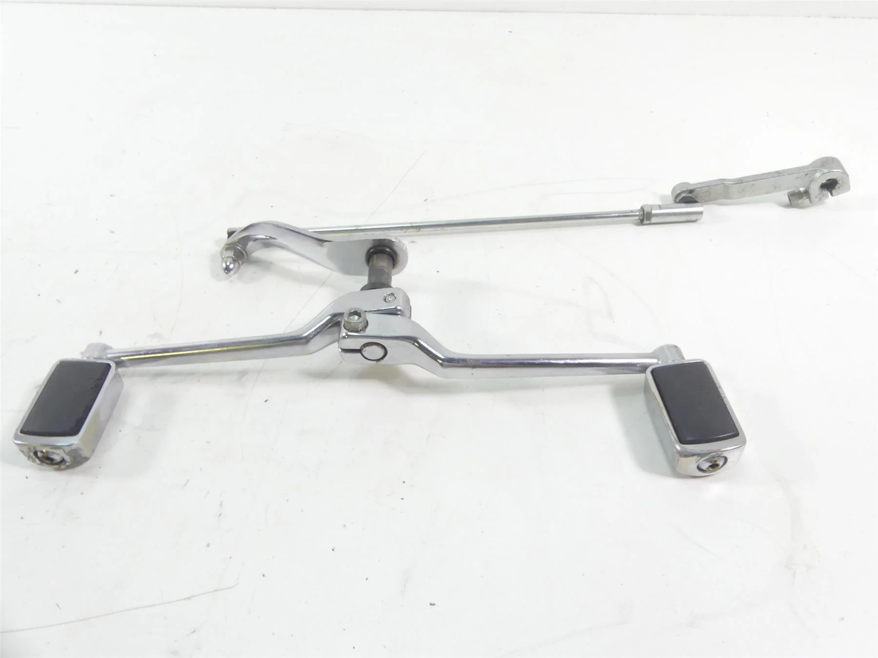2004 Harley Softail FLSTFI Fat Boy Front Left Shifter Shift Lever Set 34689-04 - Image 5
