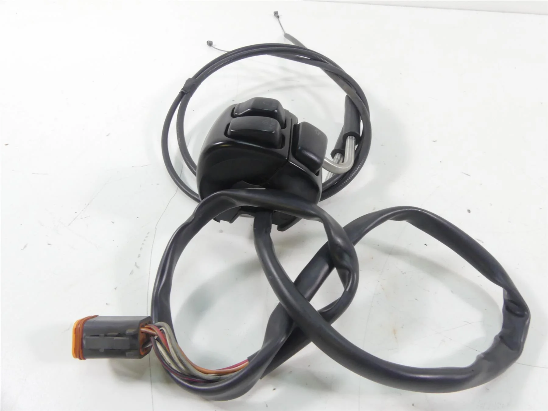 2004 Harley Softail FLSTFI Fat Boy Right Control Switch Start Stop 71684-06A - Image 2